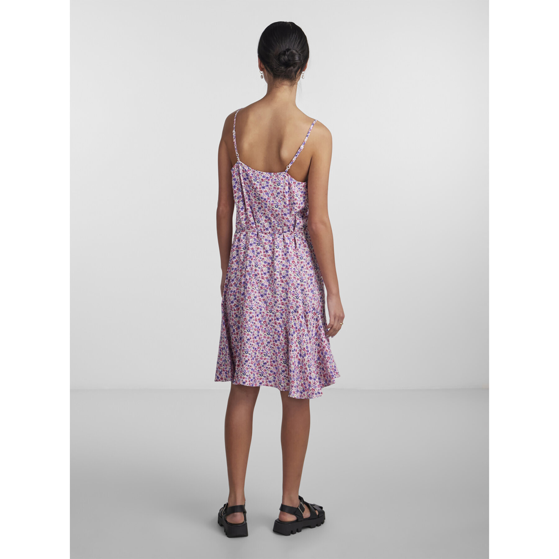 Pieces Рокля 17111424 Виолетов Volume Fit - Pepit.bg