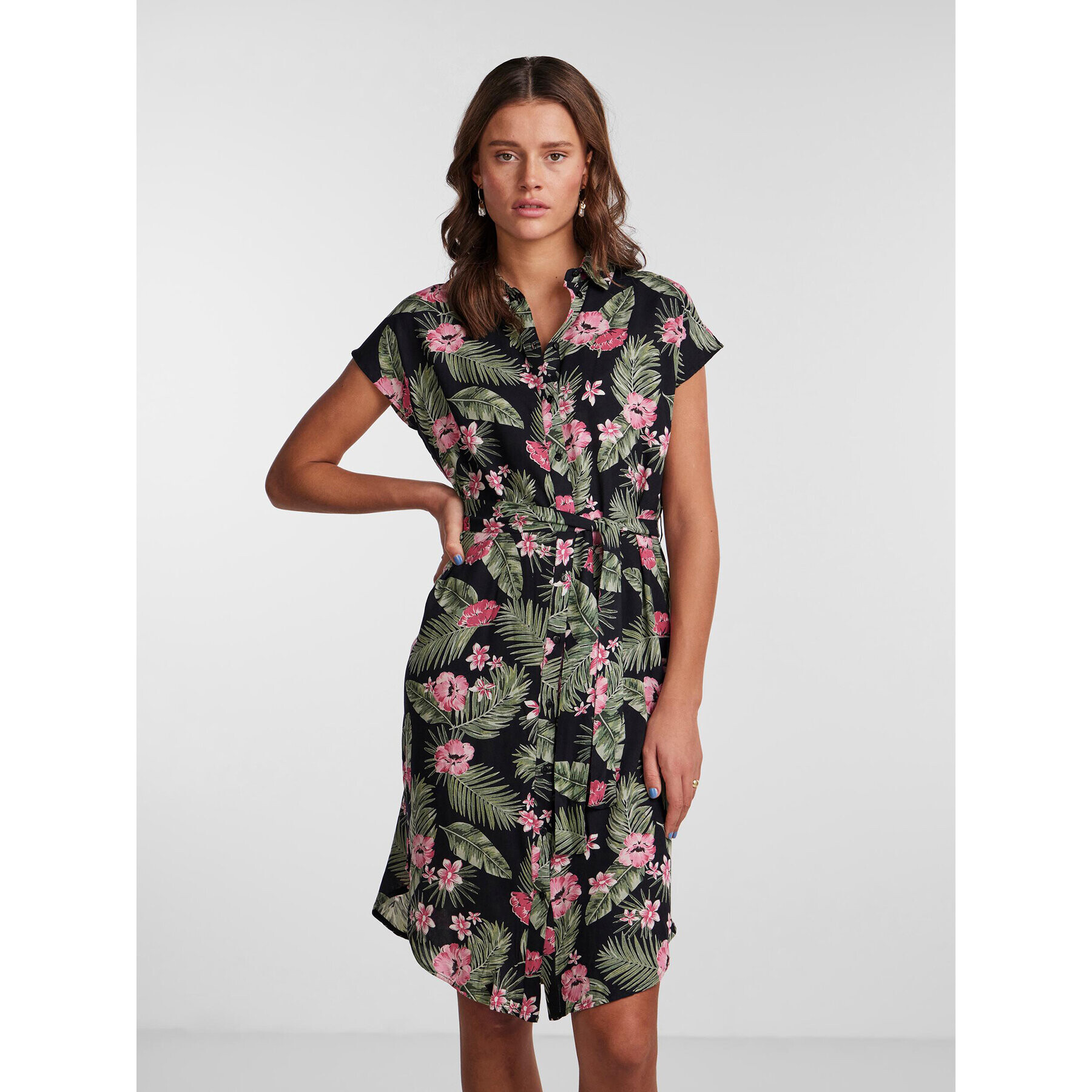 Pieces Рокля тип риза 17111420 Зелен Regular Fit - Pepit.bg