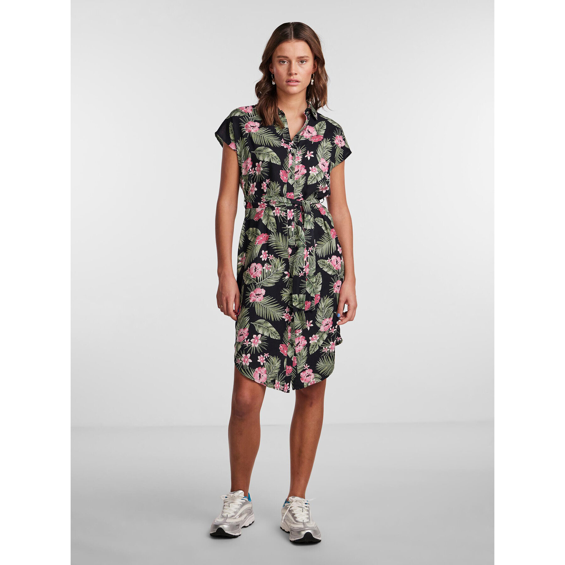 Pieces Рокля тип риза 17111420 Зелен Regular Fit - Pepit.bg