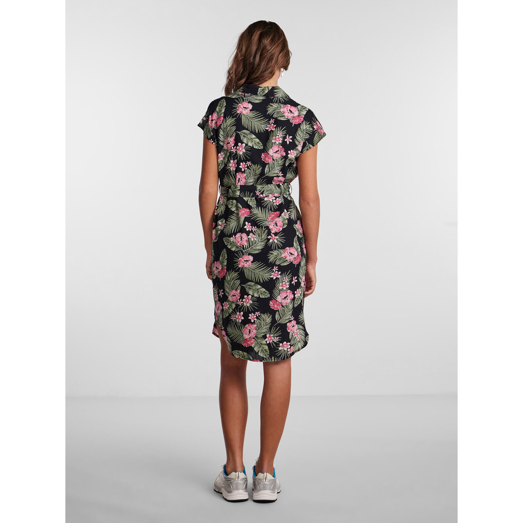 Pieces Рокля тип риза 17111420 Зелен Regular Fit - Pepit.bg