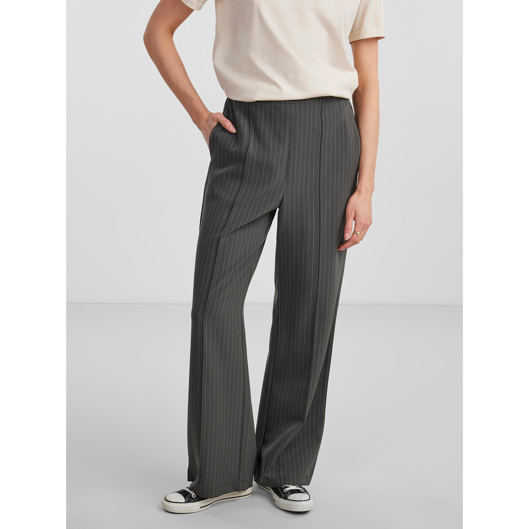 Pieces Текстилни панталони 17130407 Сив Loose Fit - Pepit.bg