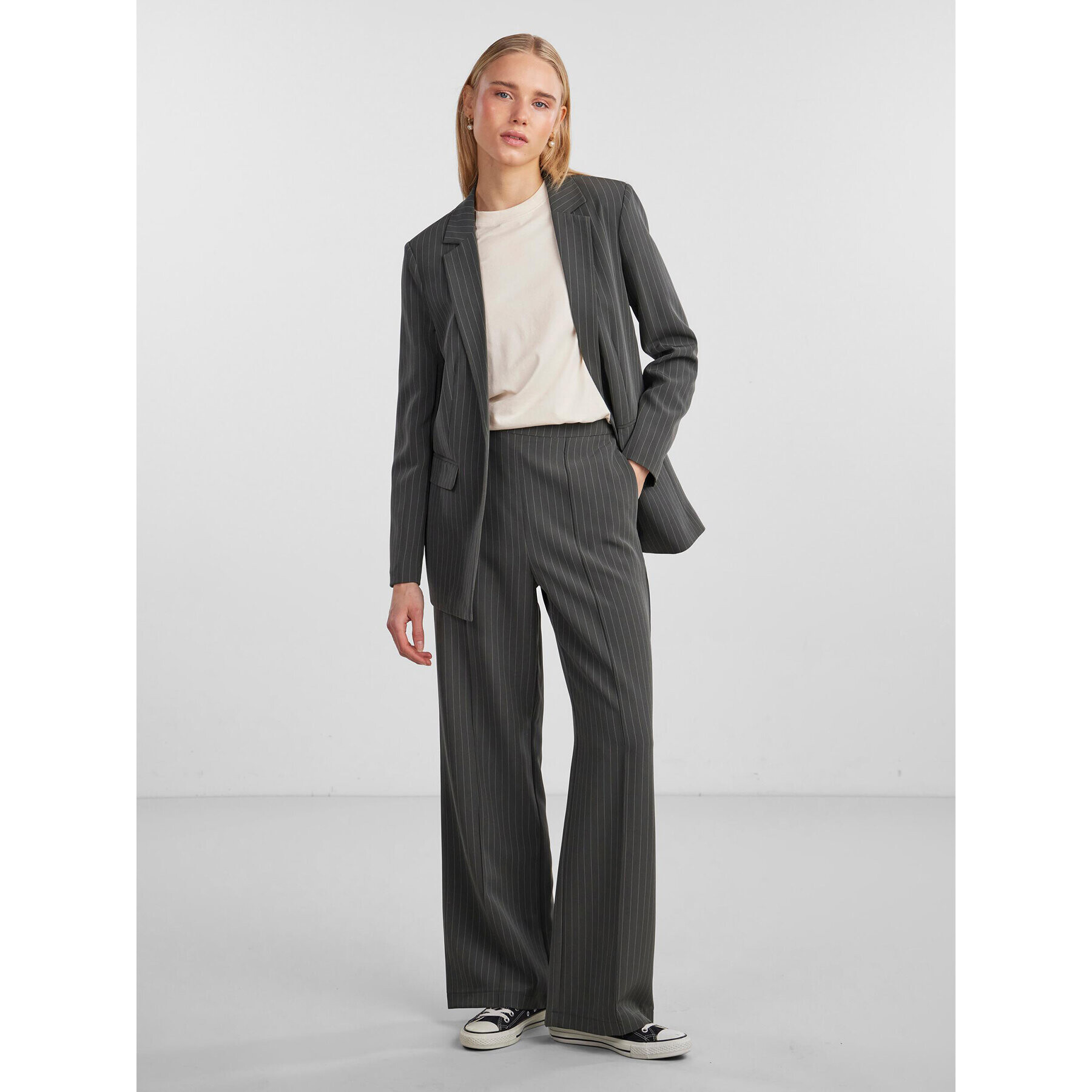 Pieces Текстилни панталони 17130407 Сив Loose Fit - Pepit.bg