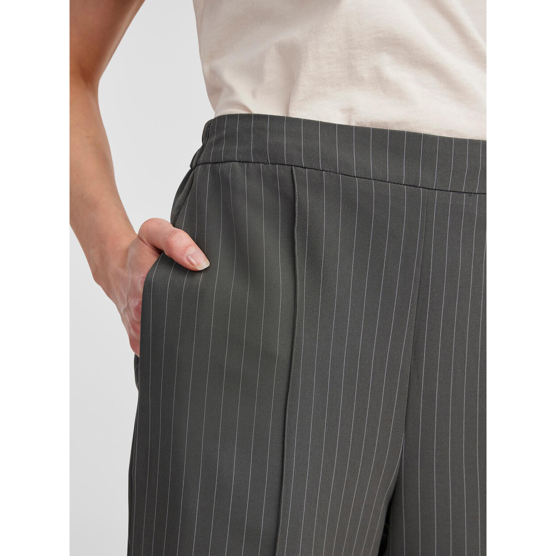 Pieces Текстилни панталони 17130407 Сив Loose Fit - Pepit.bg