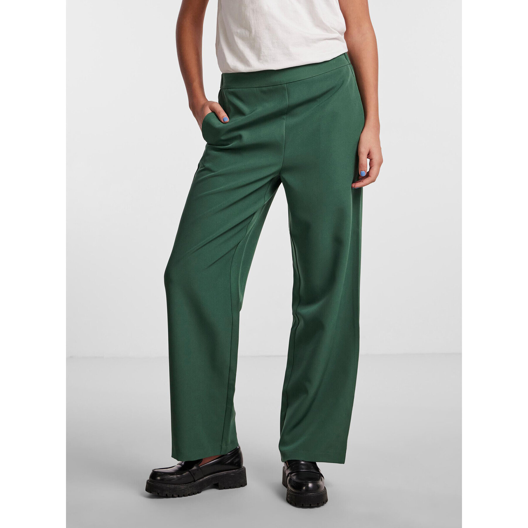 Pieces Текстилни панталони Bossy 17140744 Зелен Loose Fit - Pepit.bg