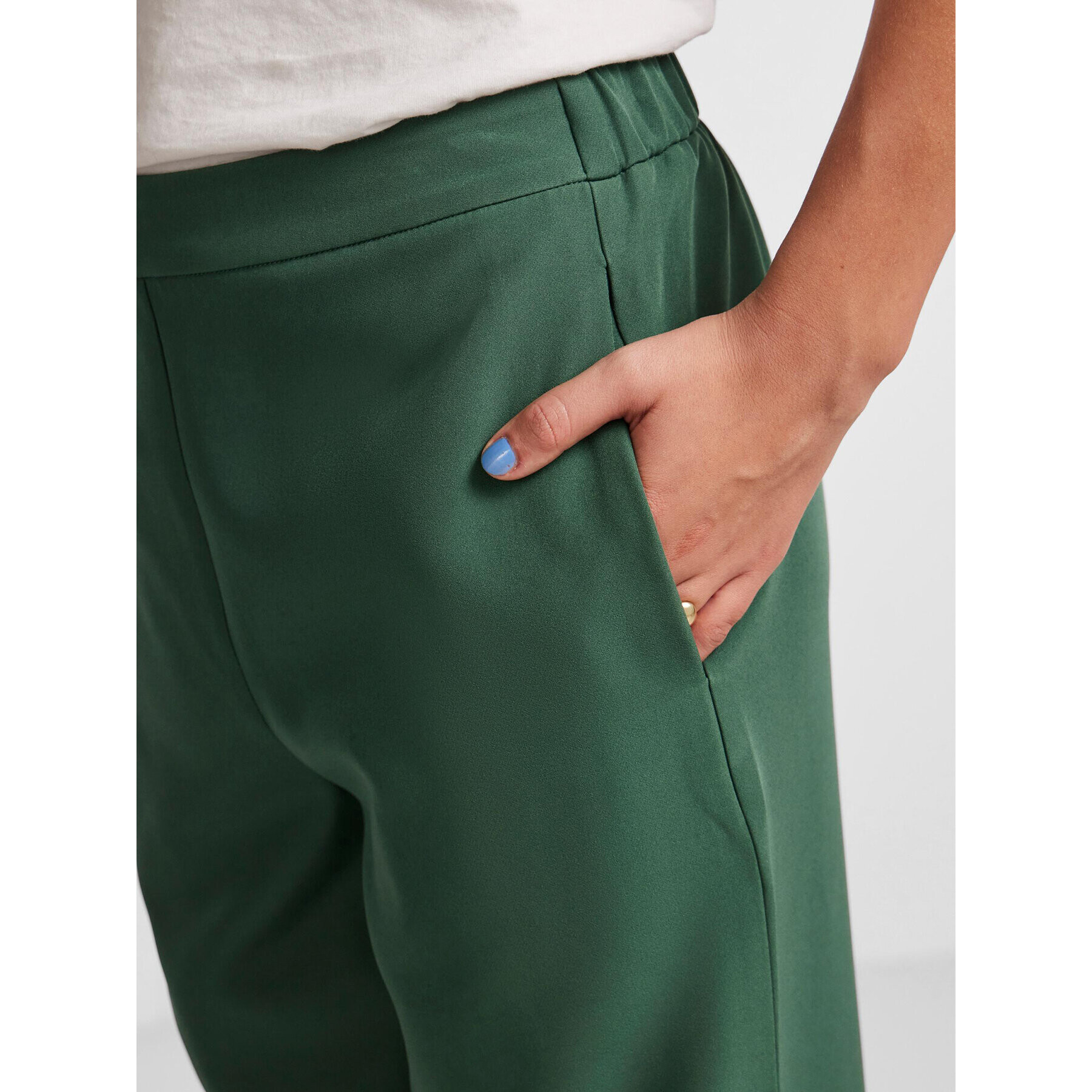 Pieces Текстилни панталони Bossy 17140744 Зелен Loose Fit - Pepit.bg
