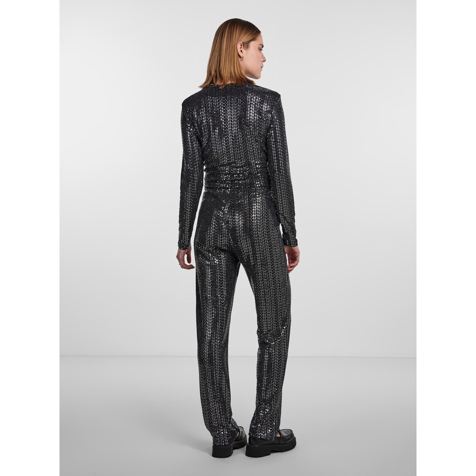 Pieces Текстилни панталони 17143896 Черен Straight Fit - Pepit.bg