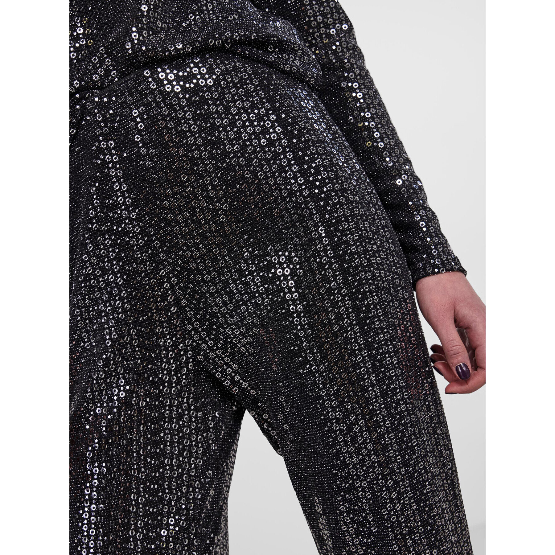 Pieces Текстилни панталони 17143896 Черен Straight Fit - Pepit.bg