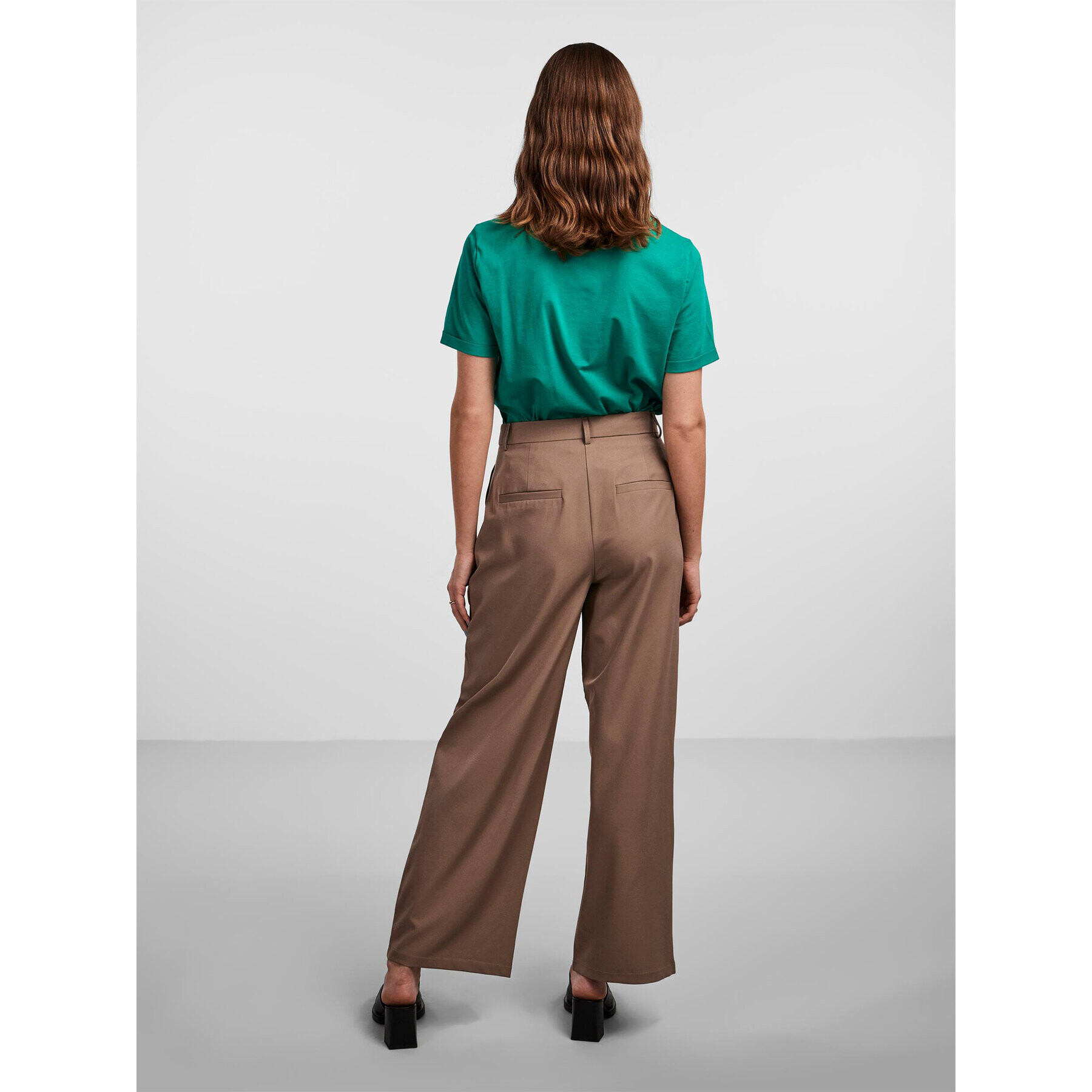 Pieces Текстилни панталони Size 17124525 Кафяв Regular Fit - Pepit.bg