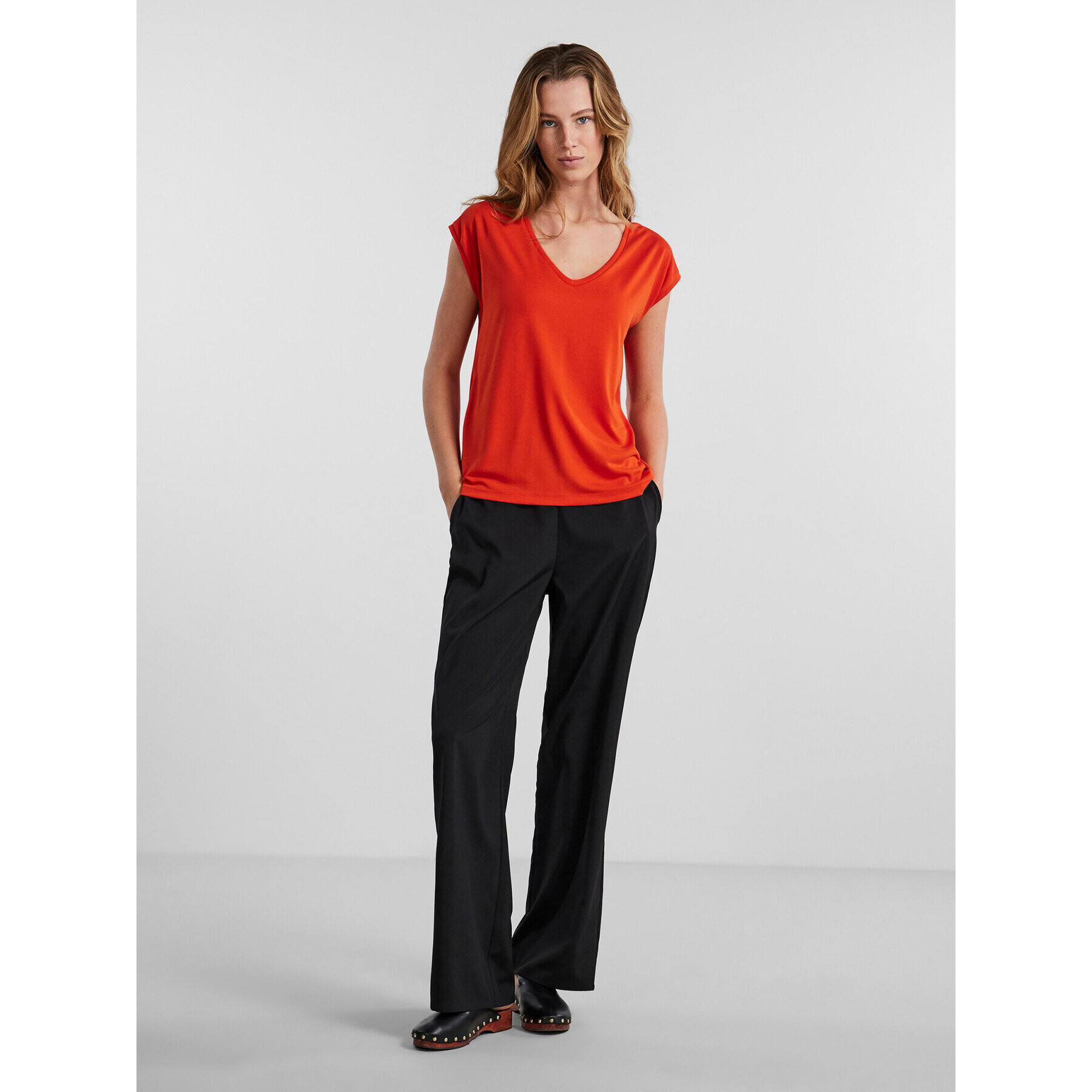 Pieces Тишърт 17095260 Червен Regular Fit - Pepit.bg