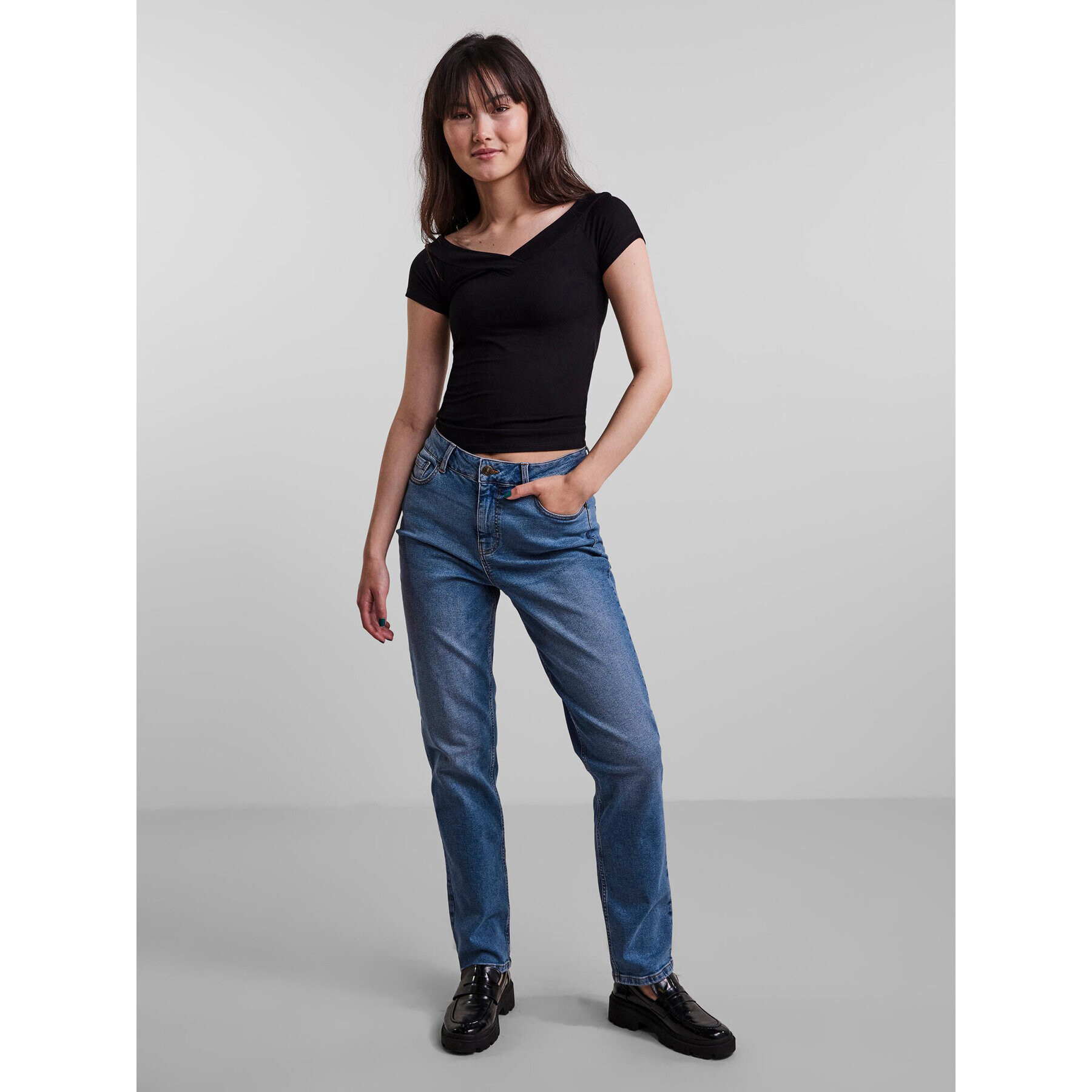 Pieces Тишърт 17106393 Черен Slim Fit - Pepit.bg