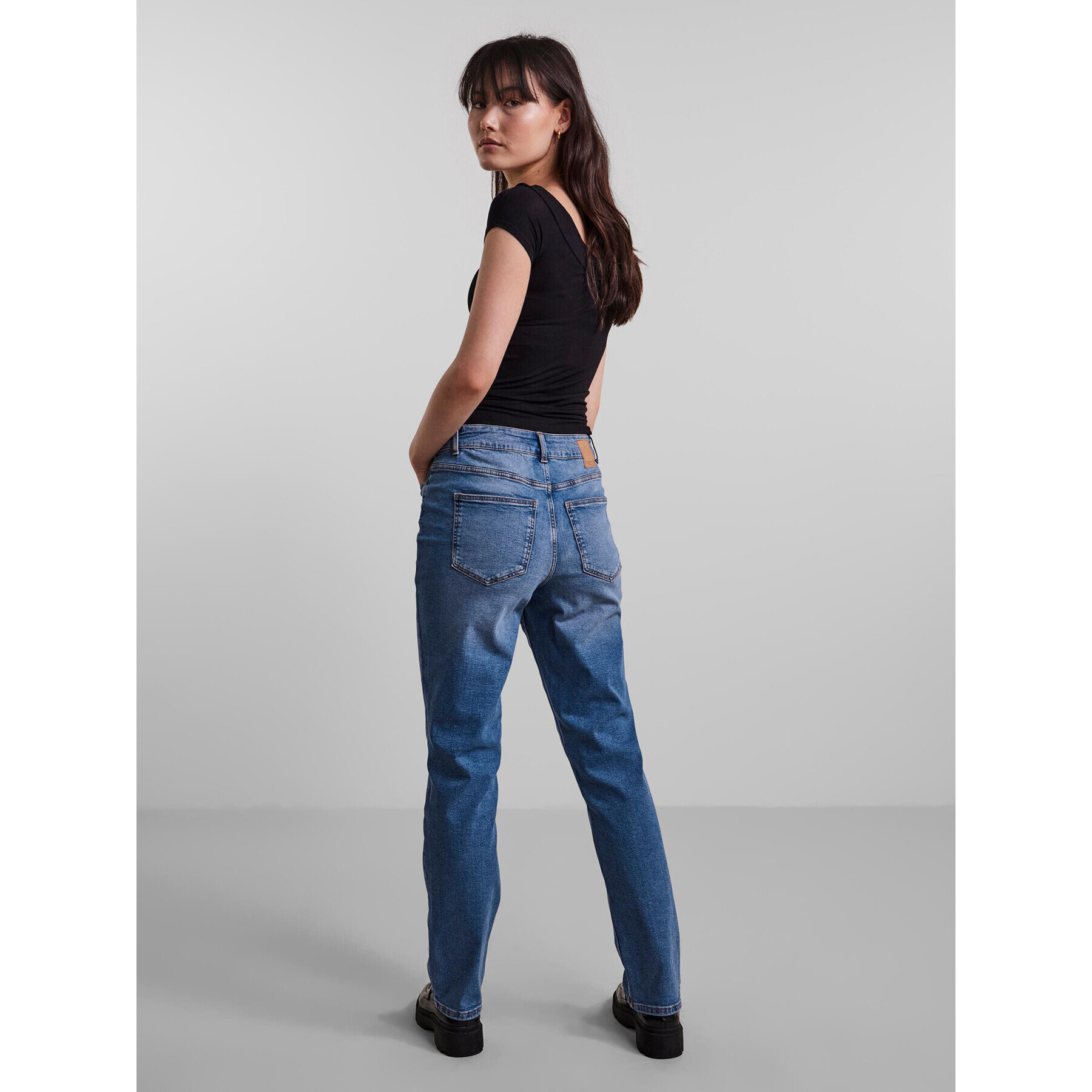 Pieces Тишърт 17106393 Черен Slim Fit - Pepit.bg
