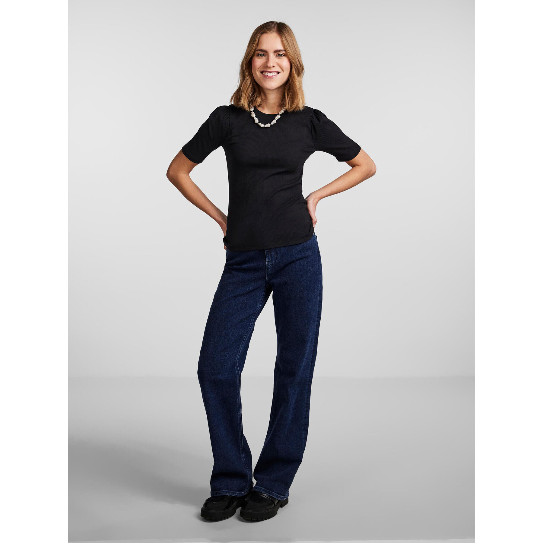 Pieces Тишърт 17133700 Черен Slim Fit - Pepit.bg