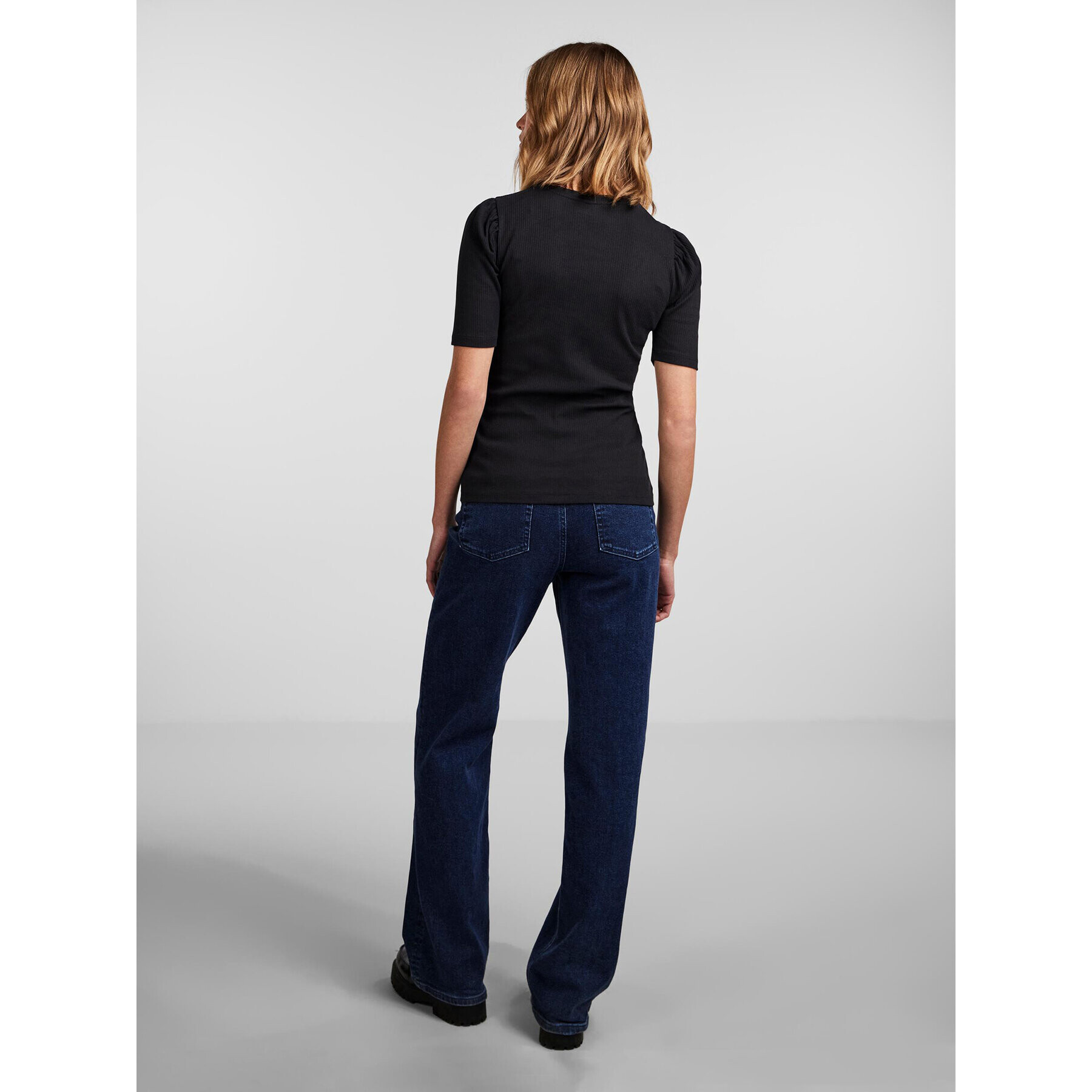 Pieces Тишърт 17133700 Черен Slim Fit - Pepit.bg