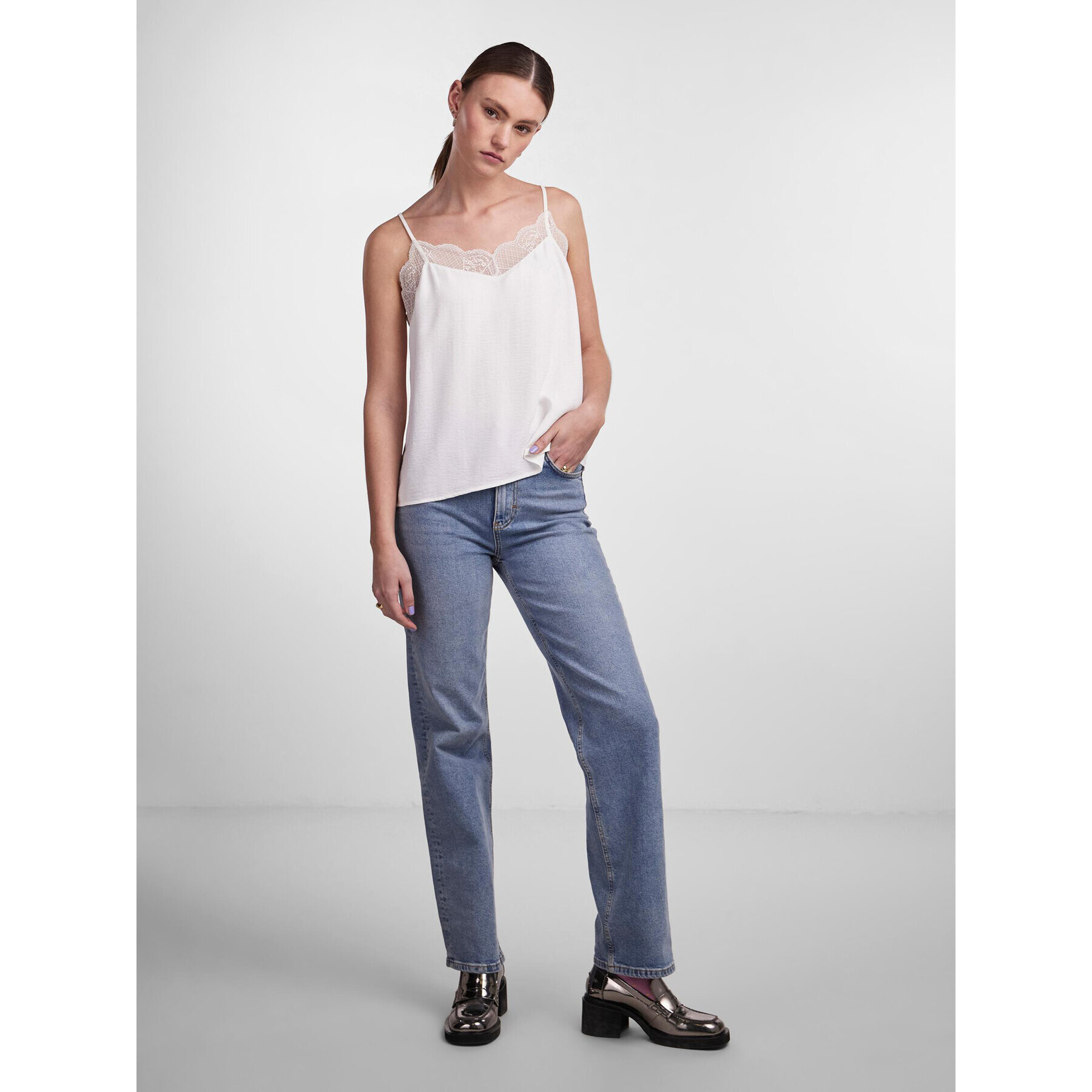 Pieces топ 17132739 Бял Regular Fit - Pepit.bg