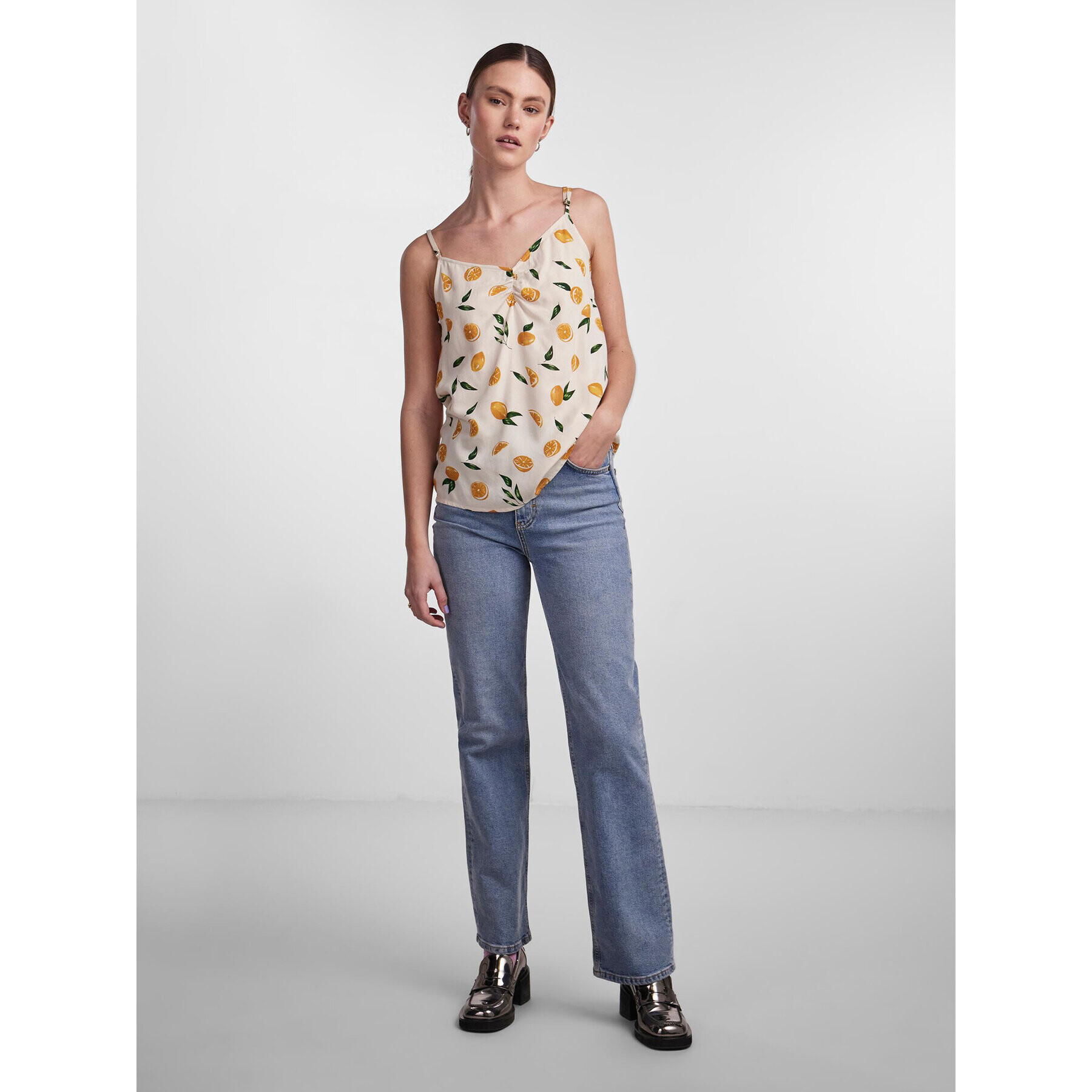 Pieces топ 17135284 Екрю Regular Fit - Pepit.bg