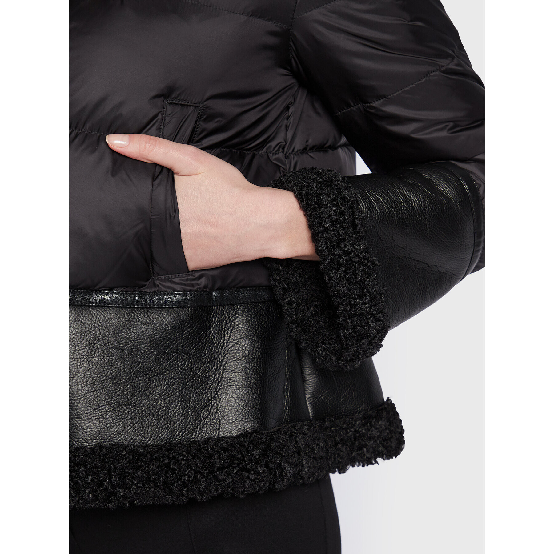 Pinko Пухено яке Iside 1G18KJ Y4V5 Черен Regular Fit - Pepit.bg