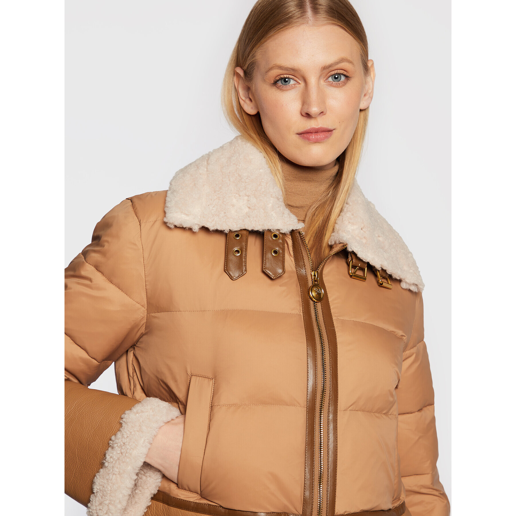 Pinko Пухено яке Iside 1G18KJ Y4V5 Кафяв Regular Fit - Pepit.bg