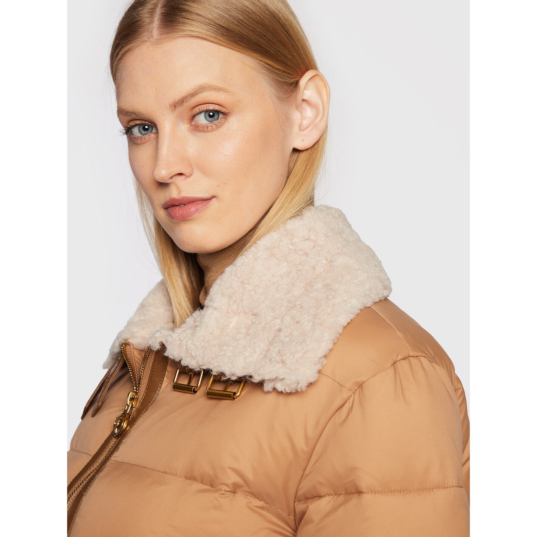 Pinko Пухено яке Iside 1G18KJ Y4V5 Кафяв Regular Fit - Pepit.bg