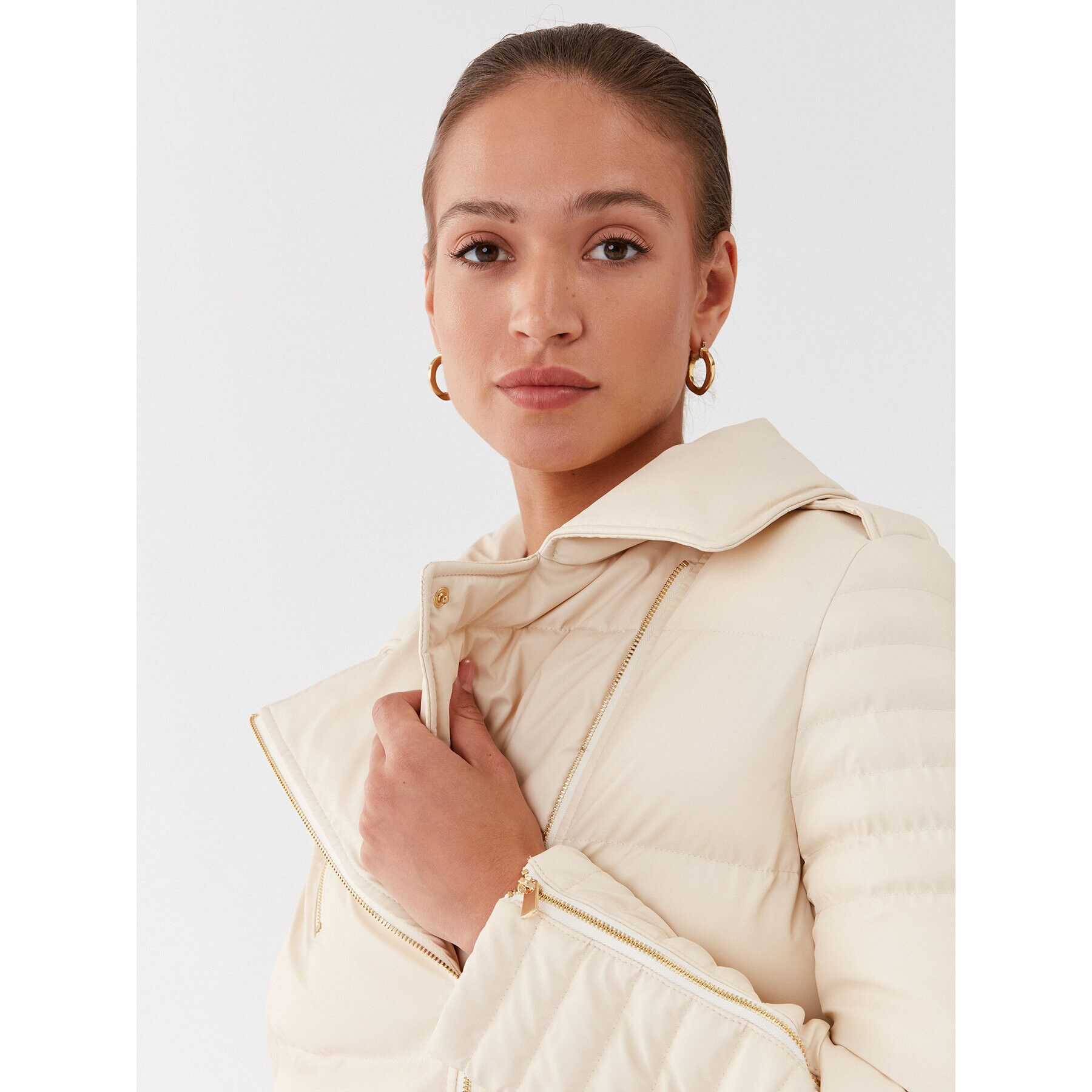 Pinko Пухено яке Case 101670 A13D Бежов Regular Fit - Pepit.bg