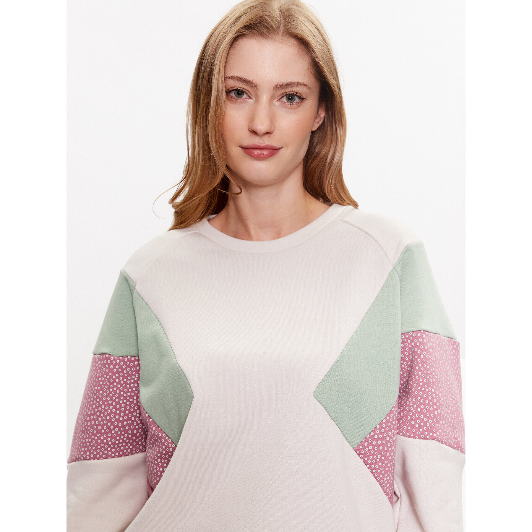 Protest Суитшърт Nxgpoas 3670431 Бежов Regular Fit - Pepit.bg