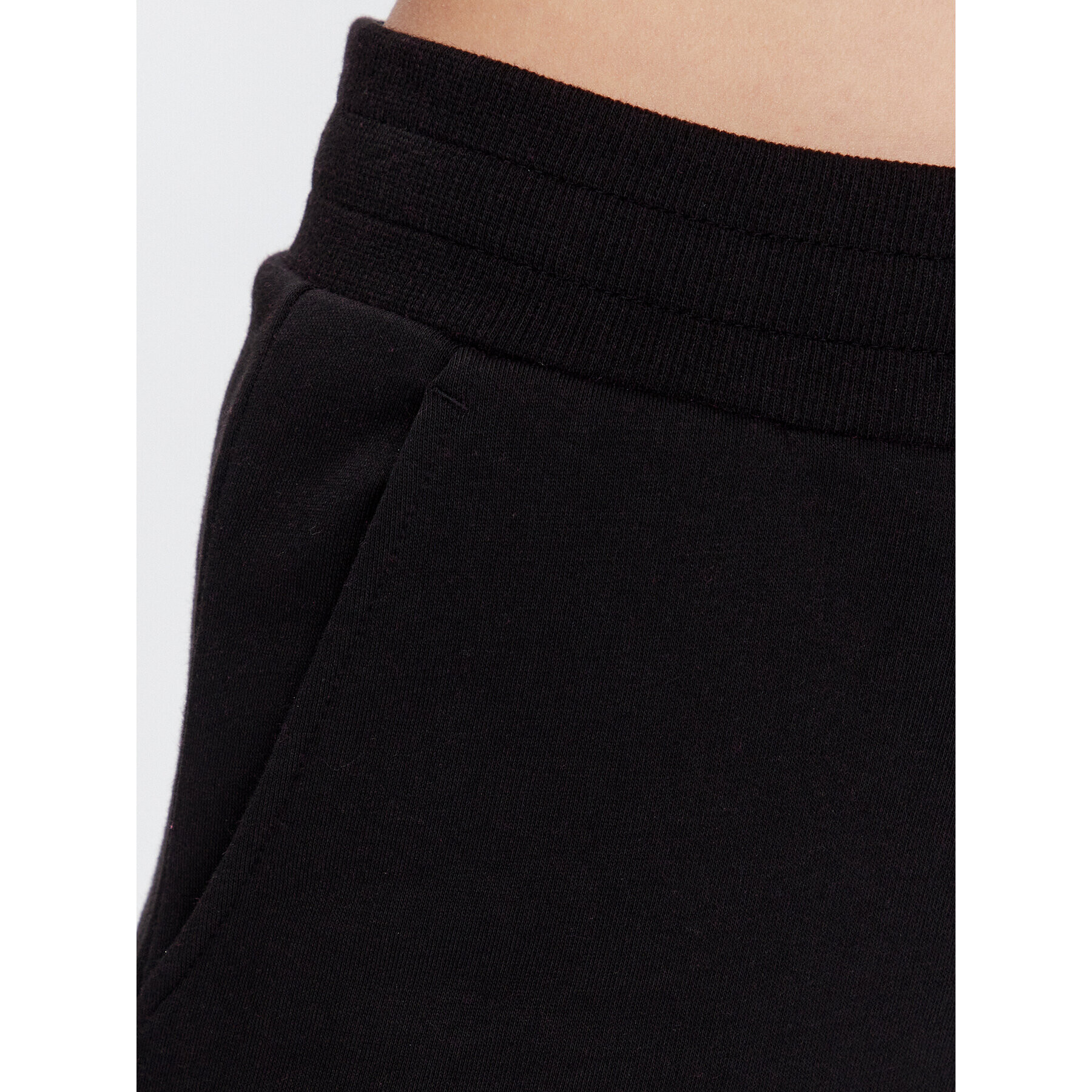 Puma Долнище анцуг Ess 847093 Черен Regular Fit - Pepit.bg
