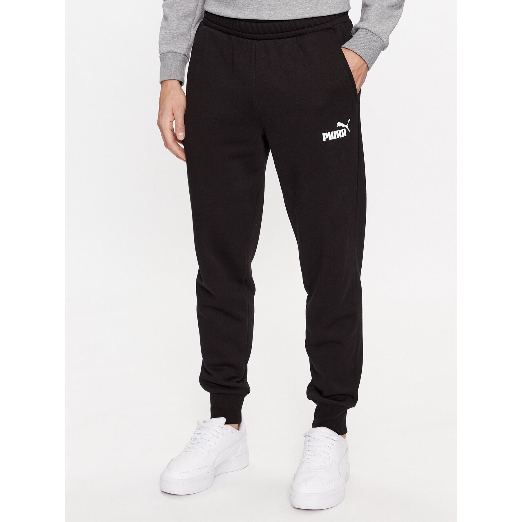 Puma Долнище анцуг Ess Logo 586714 Черен Regular Fit - Pepit.bg