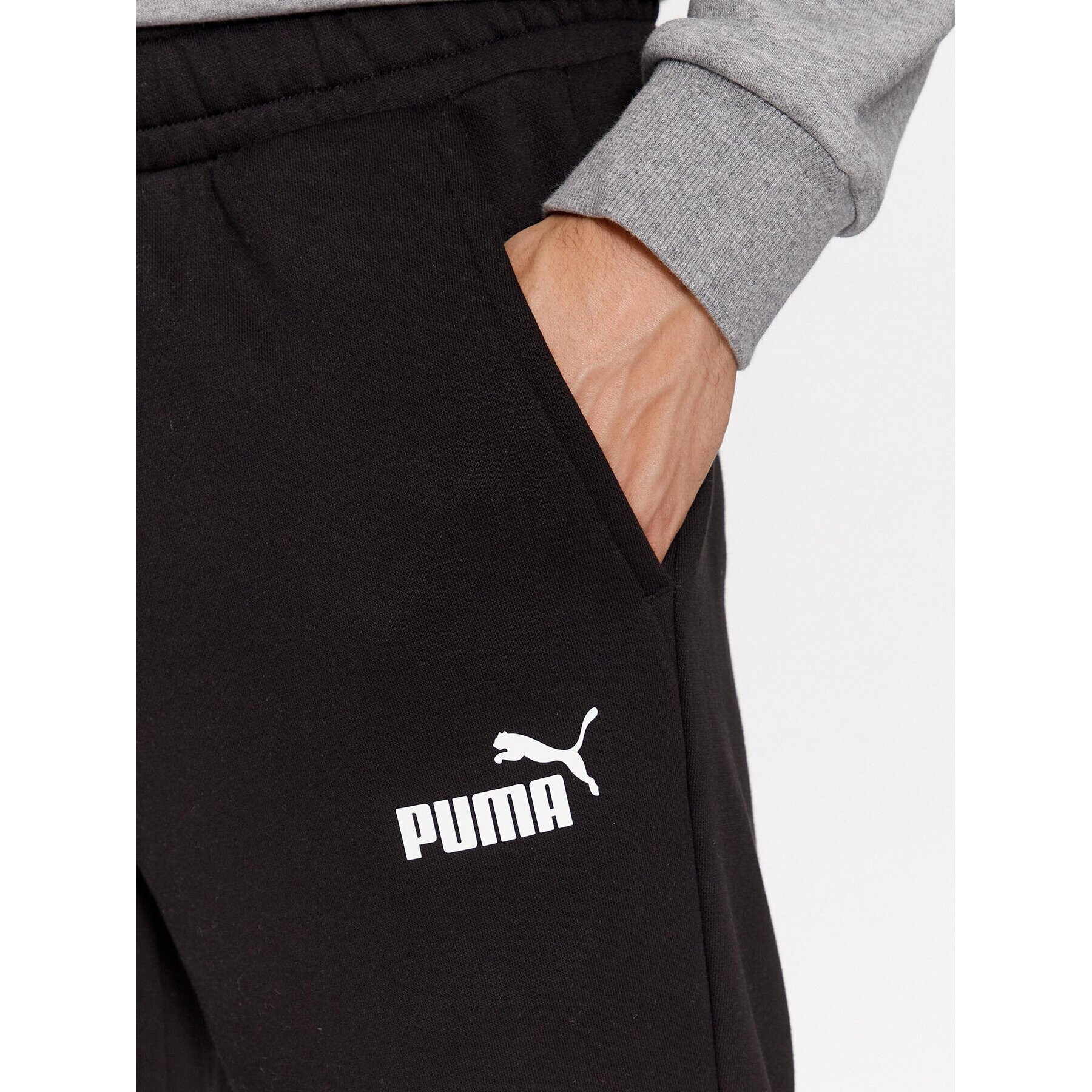 Puma Долнище анцуг Ess Logo 586714 Черен Regular Fit - Pepit.bg
