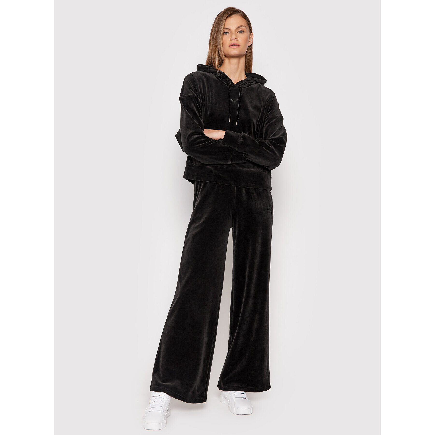 Puma Долнище анцуг Her Velour 589526 Черен Relaxed Fit - Pepit.bg