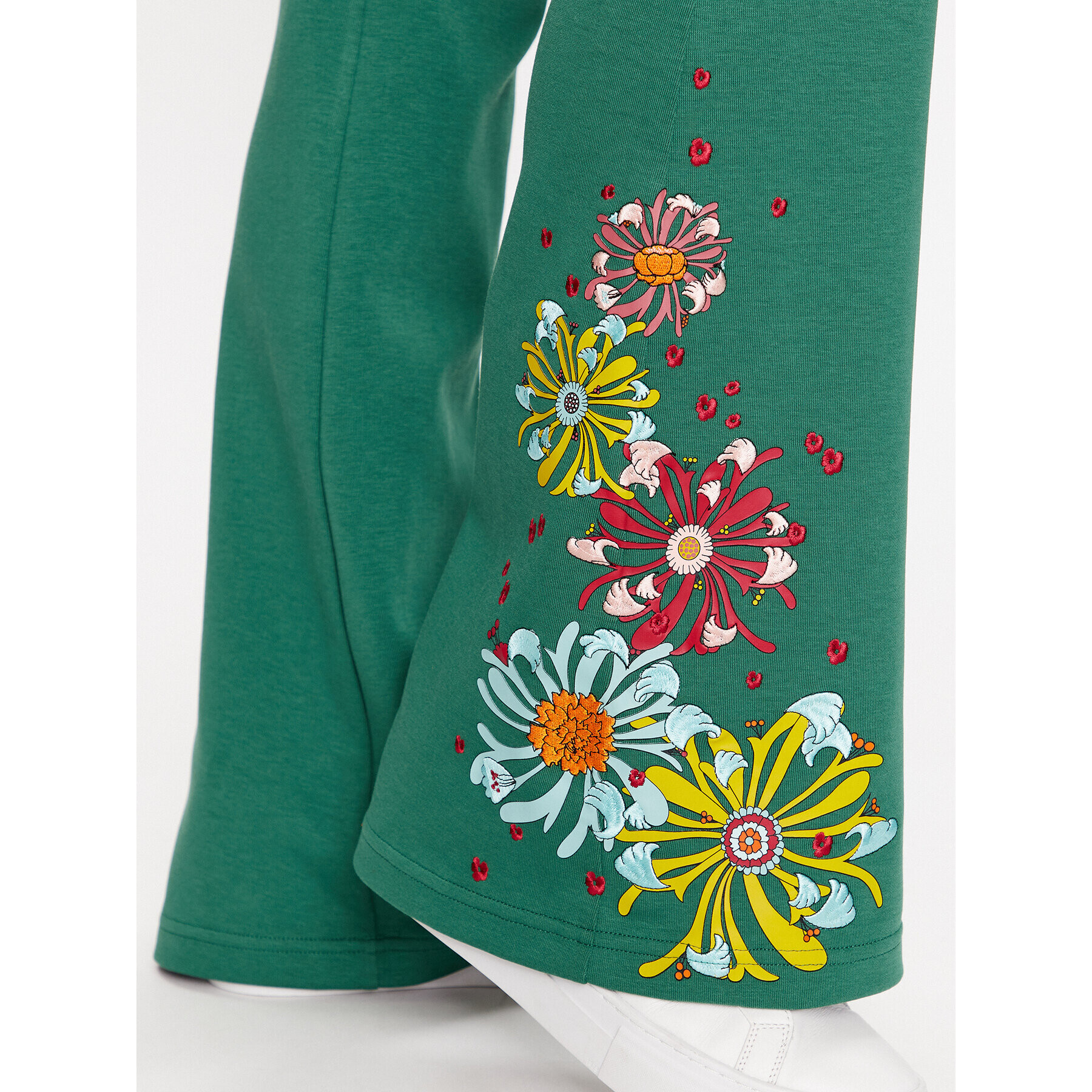 Puma Долнище анцуг LIBERTY 539832 Зелен Relaxed Fit - Pepit.bg