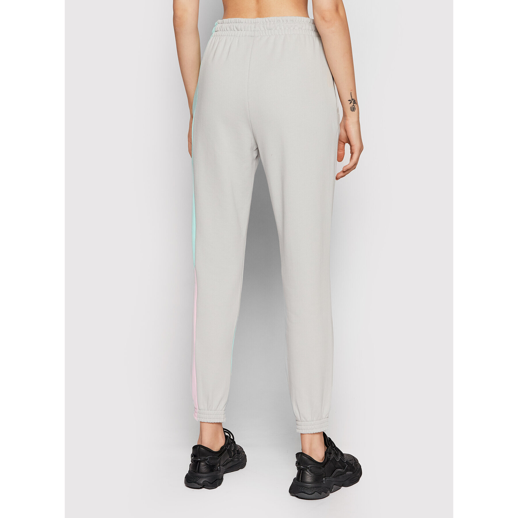 Puma Долнище анцуг International 531659 Сив Relaxed Fit - Pepit.bg
