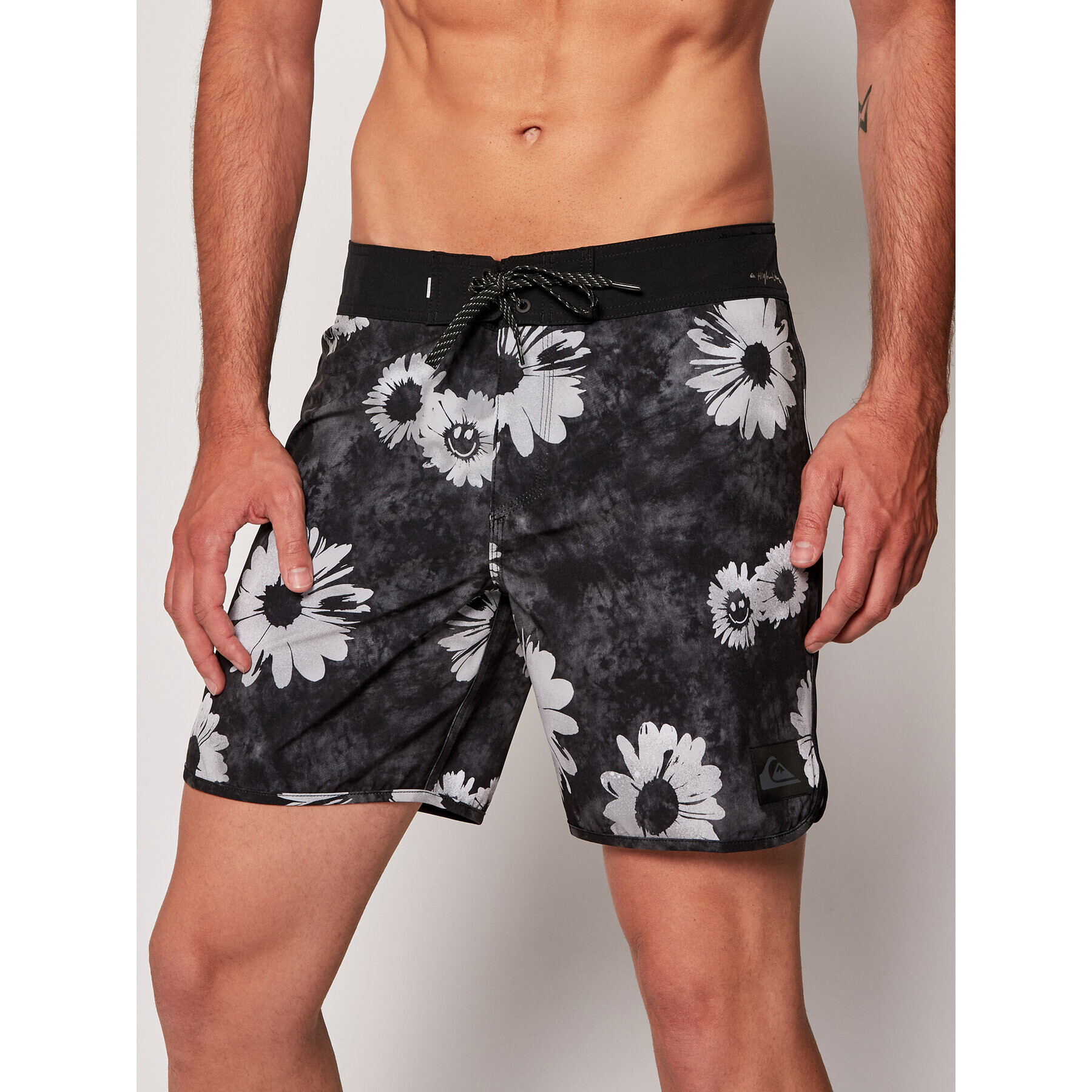 Quiksilver Плувни шорти Highline Sprayed Daisy 17" EQYBS04329 Цветен Regular Fit - Pepit.bg