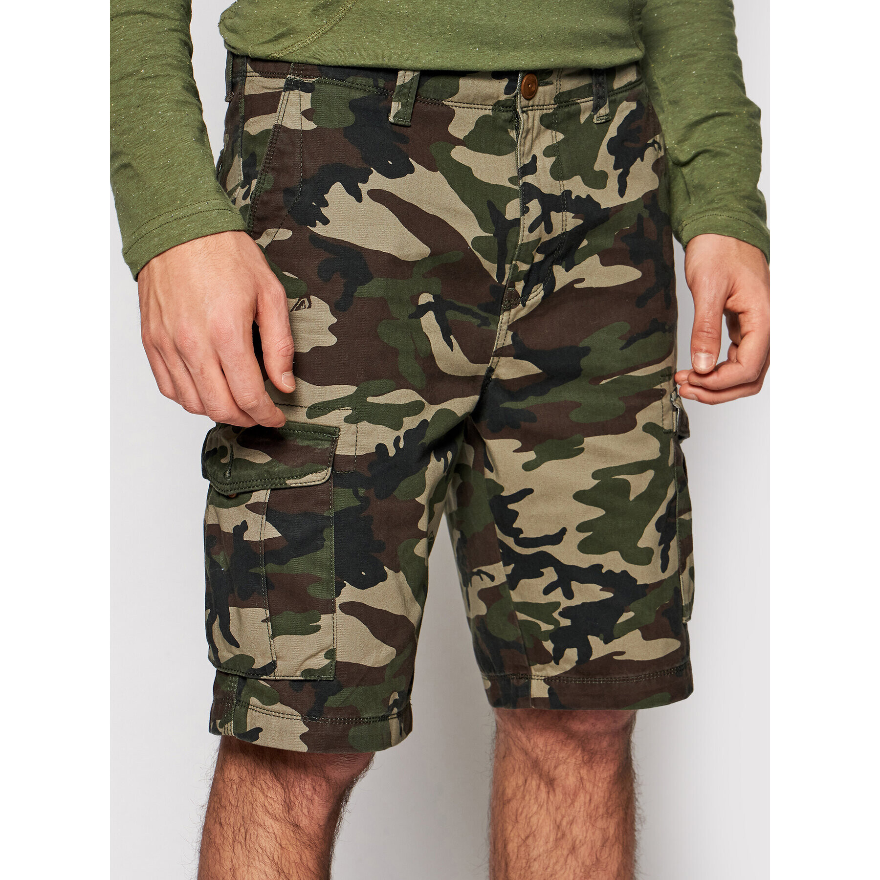 Quiksilver Шорти от плат Crucial Battle EQYWS03456 Зелен Tapered Fit - Pepit.bg