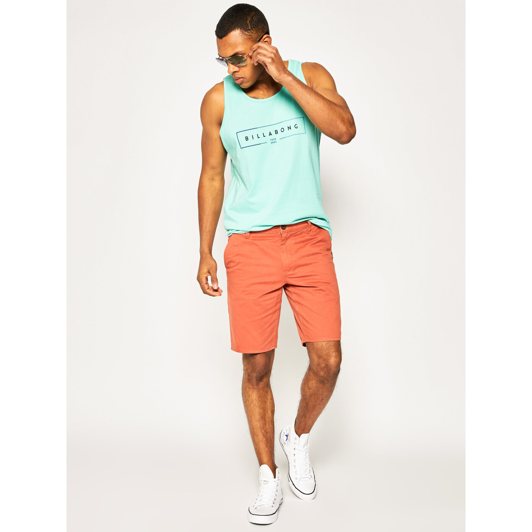 Quiksilver Шорти от плат Everyday Chino EQYWS03468 Червен Tapered Fit - Pepit.bg