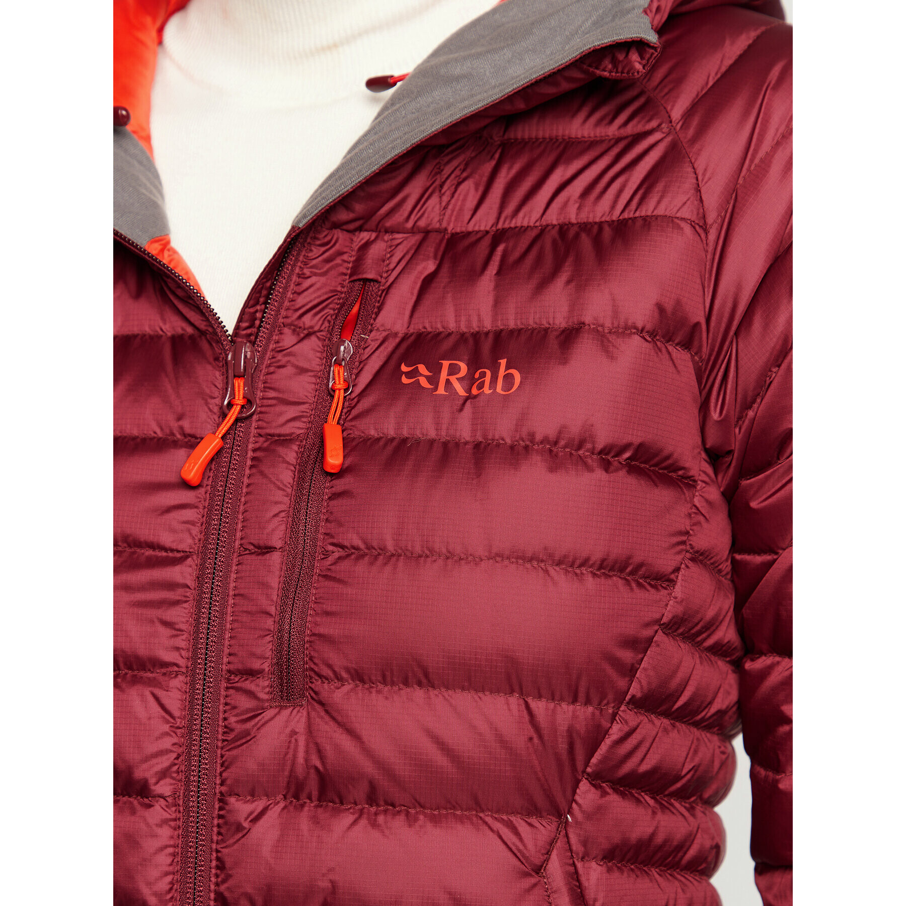 Rab Пухено яке Microlight Alpine QDB-13-DEH-10 Бордо Regular Fit - Pepit.bg