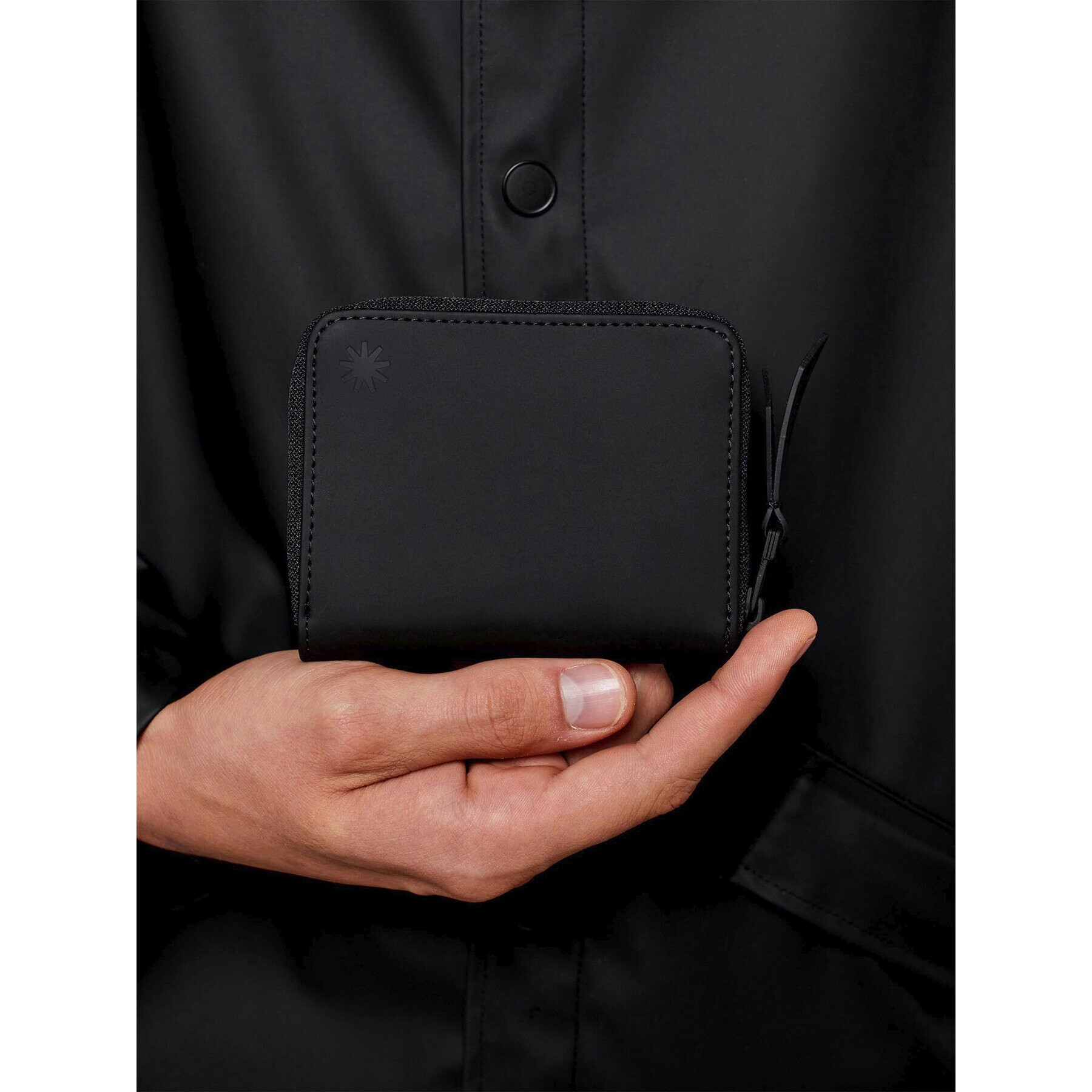 Rains Малък мъжки портфейл Wallet Mini W1 16650 Черен - Pepit.bg