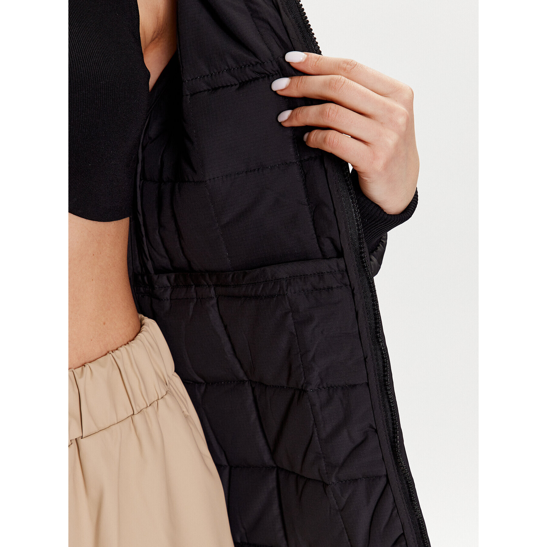 Rains Пухено яке 18170 Черен Casual Fit - Pepit.bg