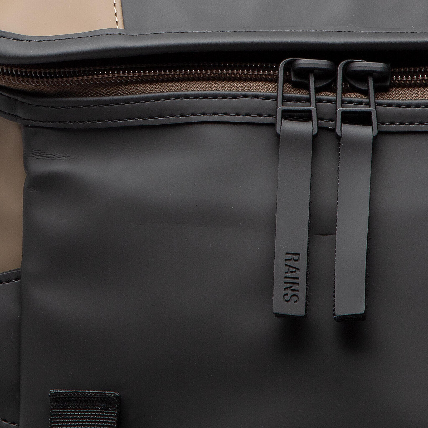 Rains Раница Mountaineer Bag 13150 Черен - Pepit.bg