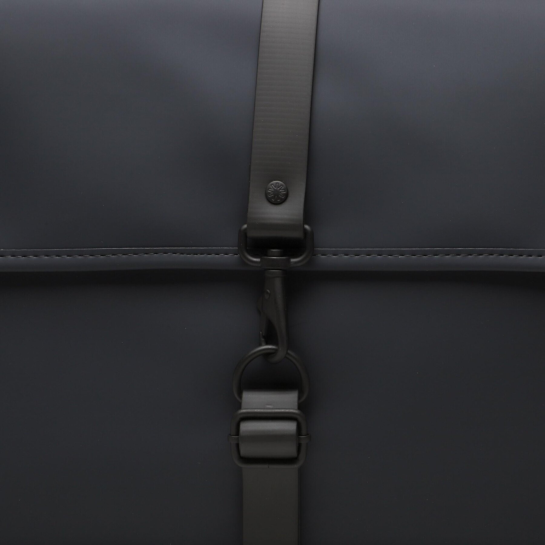 Rains Сак Messenger Bag 13930 Тъмносин - Pepit.bg