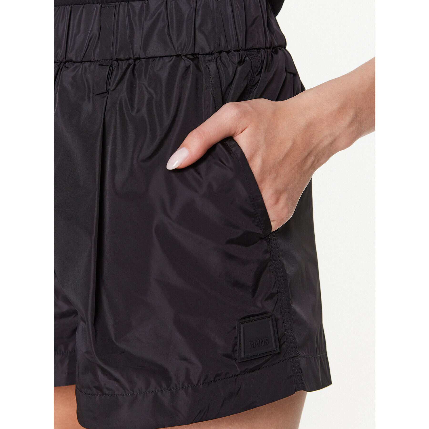 Rains Спортни шорти 18950 Черен Wide Fit - Pepit.bg