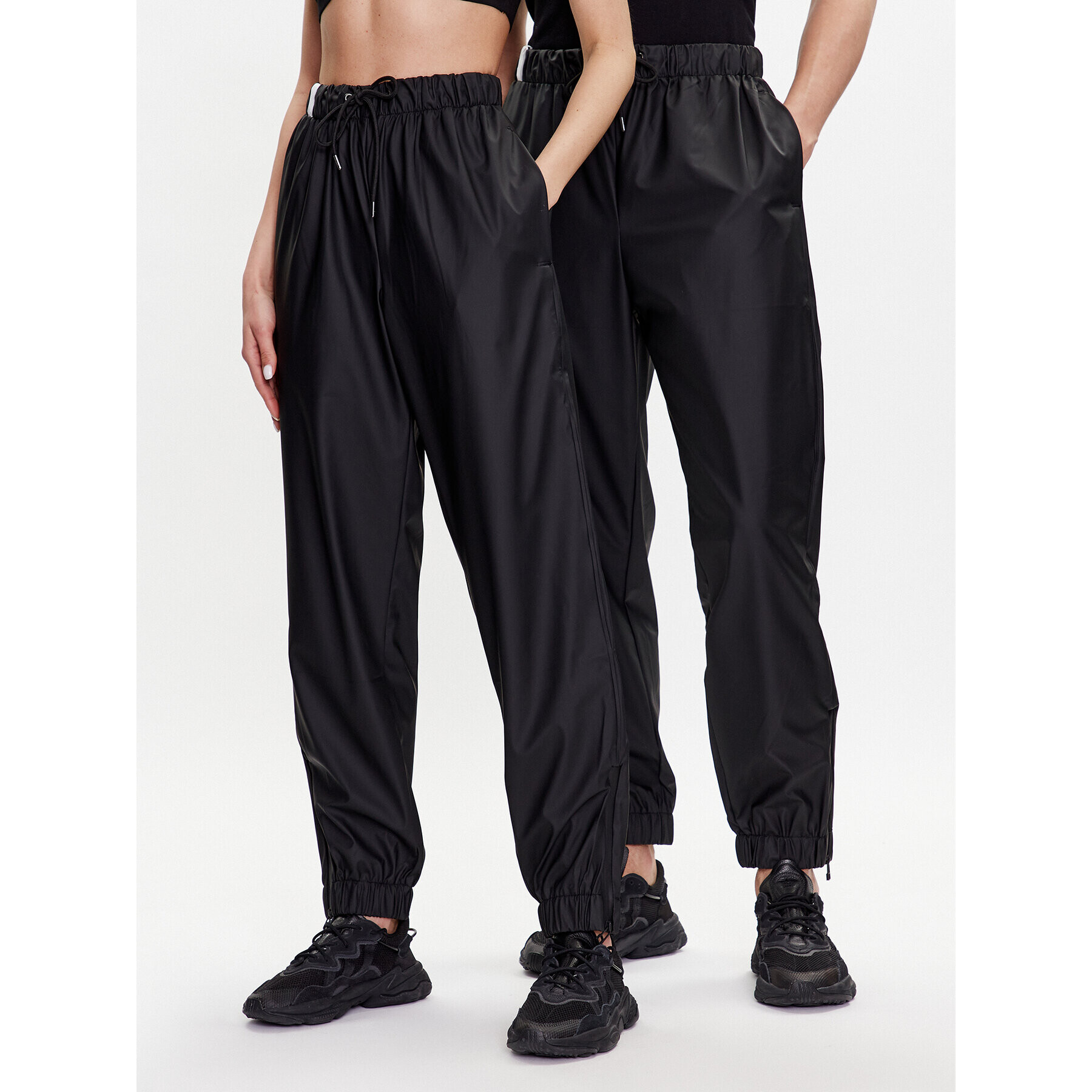 Rains Текстилни панталони 18560 Черен Comfortable Fit - Pepit.bg