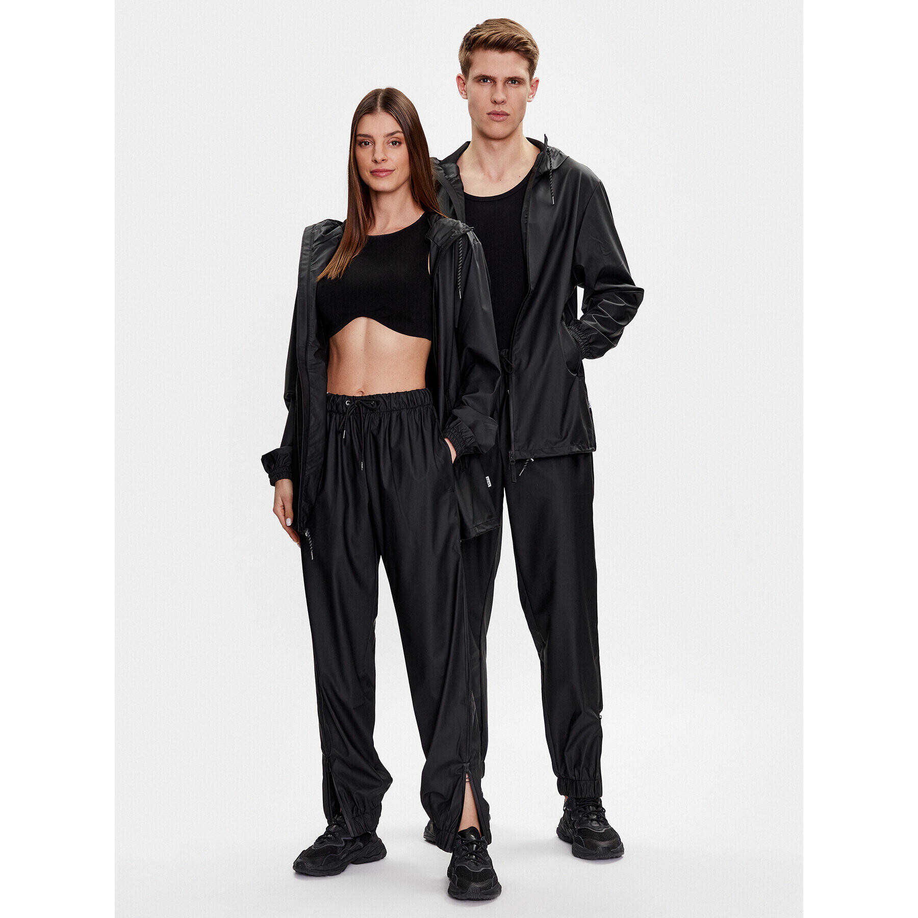 Rains Текстилни панталони 18560 Черен Comfortable Fit - Pepit.bg