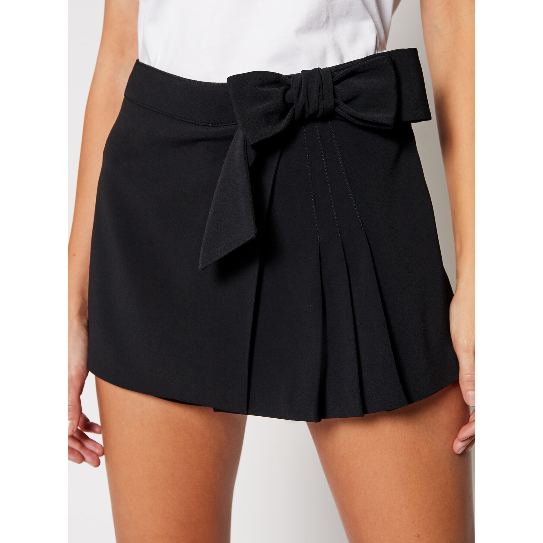 Red Valentino Шорти от плат VR3RFE65 Черен Regular Fit - Pepit.bg