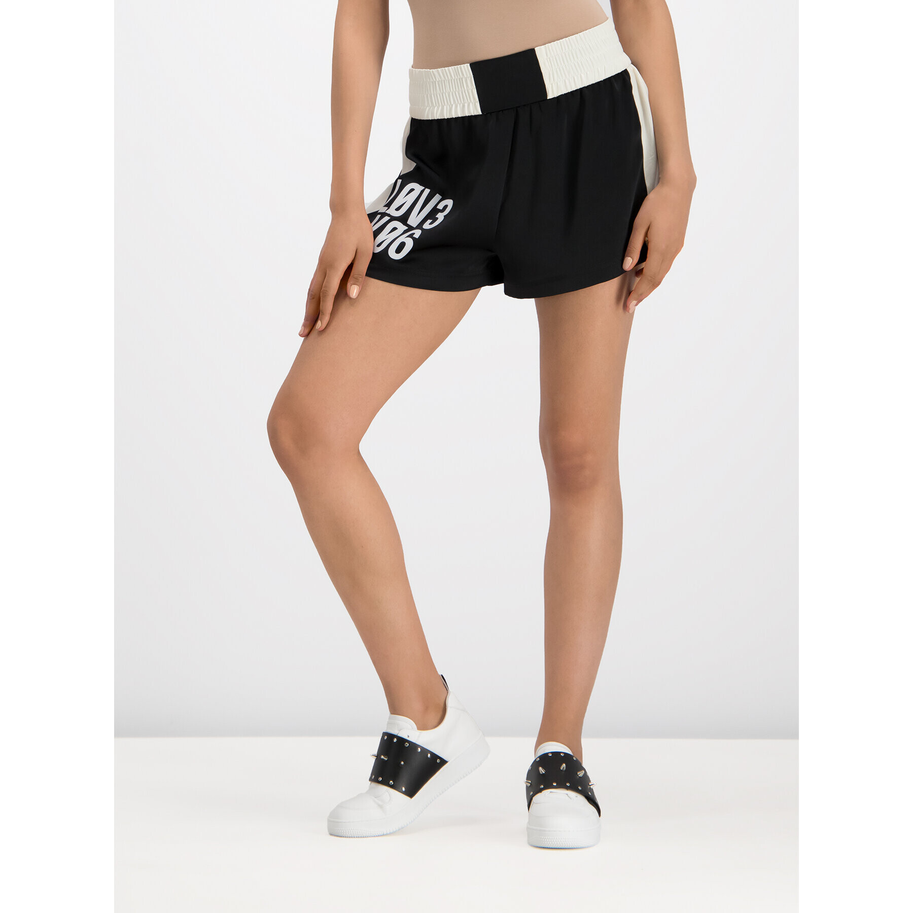 Red Valentino Спортни шорти RR0RFB00 Черен Regular Fit - Pepit.bg