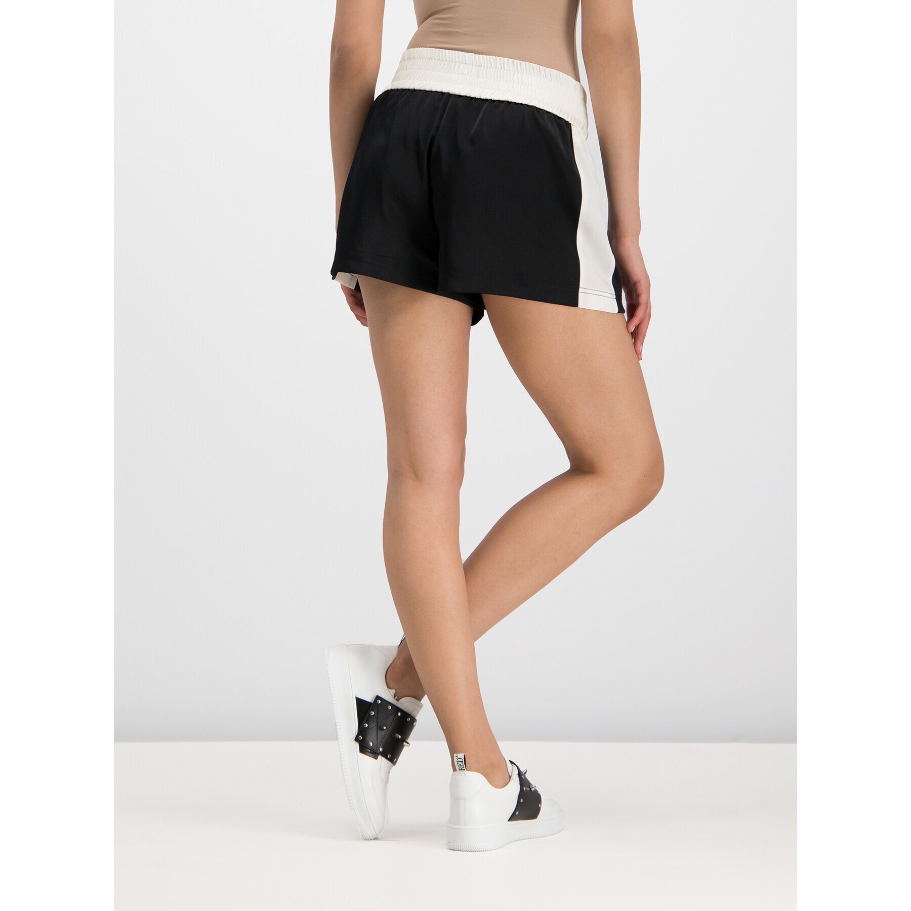 Red Valentino Спортни шорти RR0RFB00 Черен Regular Fit - Pepit.bg