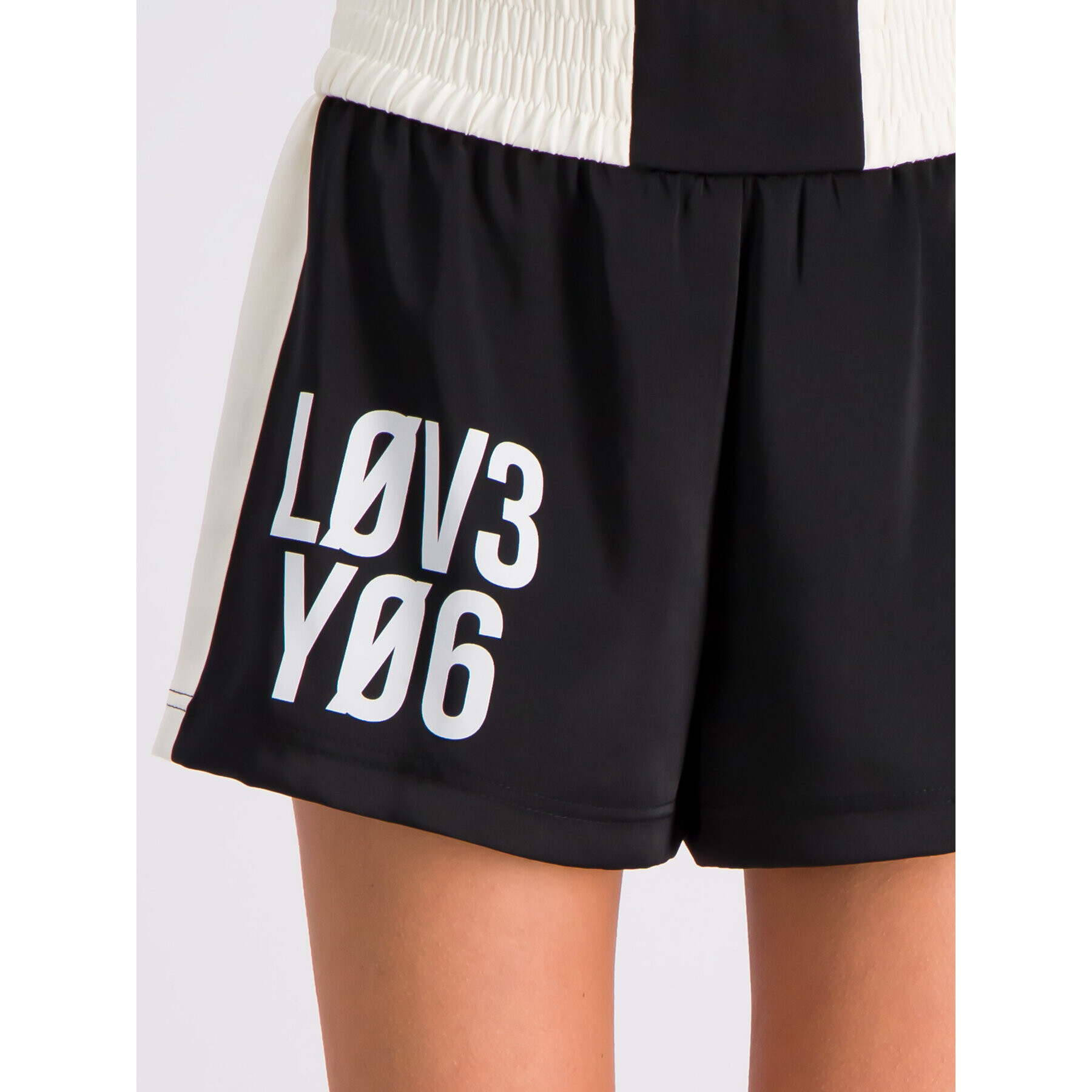Red Valentino Спортни шорти RR0RFB00 Черен Regular Fit - Pepit.bg