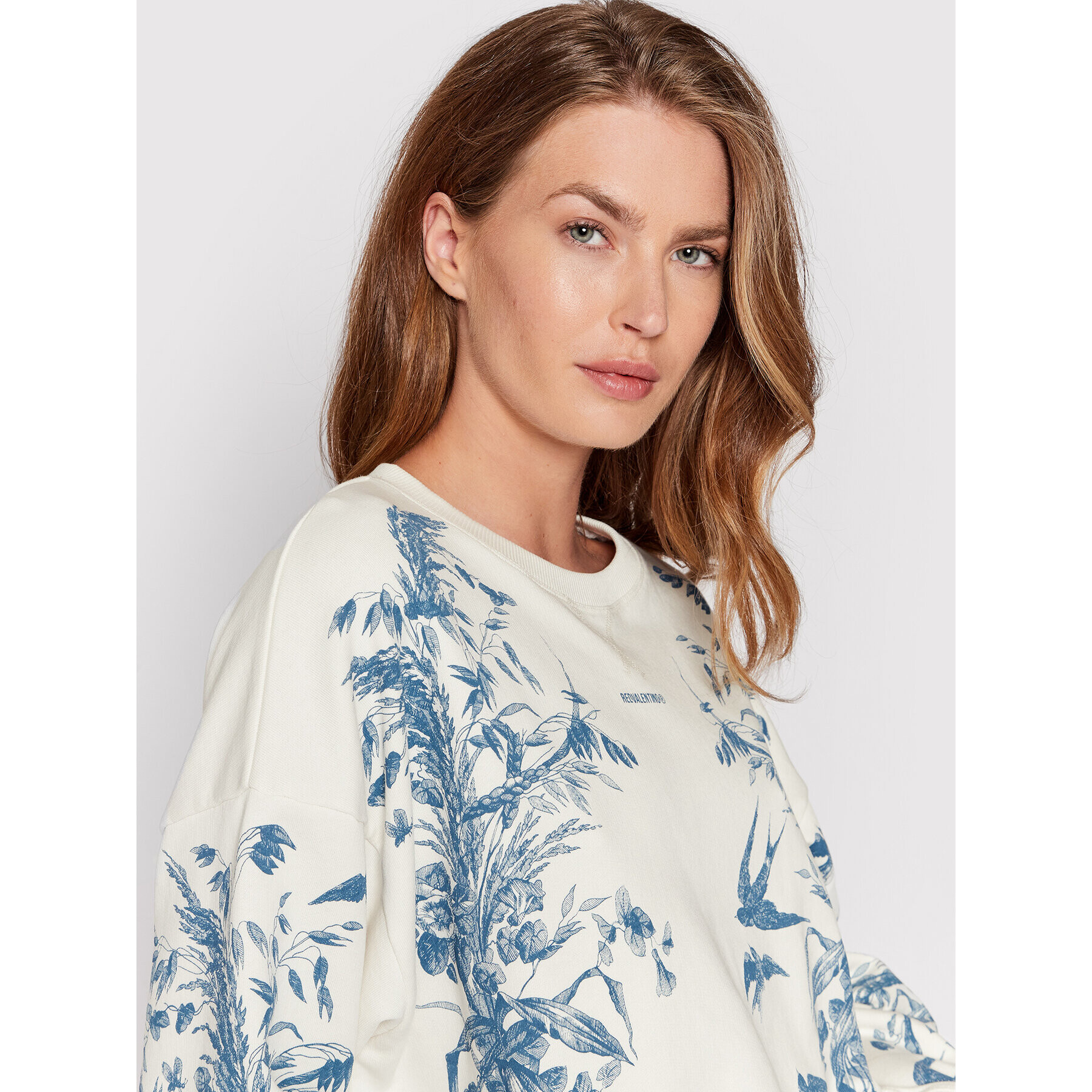 Red Valentino Суитшърт XR0MF09W Бял Regular Fit - Pepit.bg
