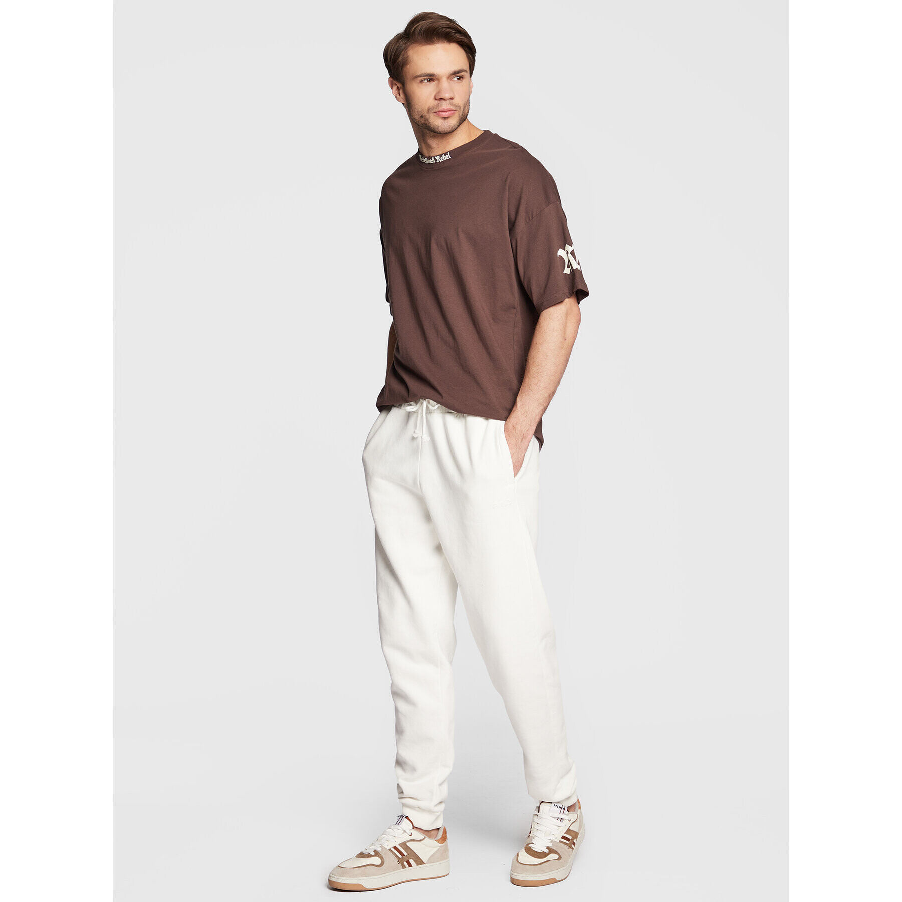 Redefined Rebel Тишърт Otis 211157 Кафяв Relaxed Fit - Pepit.bg