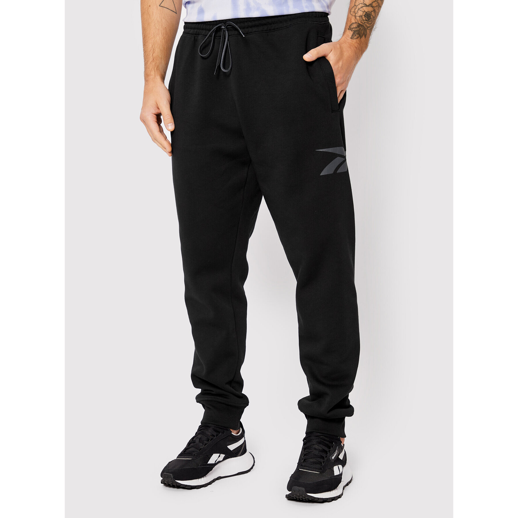 Reebok Долнище анцуг Basketball Vector HM5912 Черен Relaxed Fit - Pepit.bg