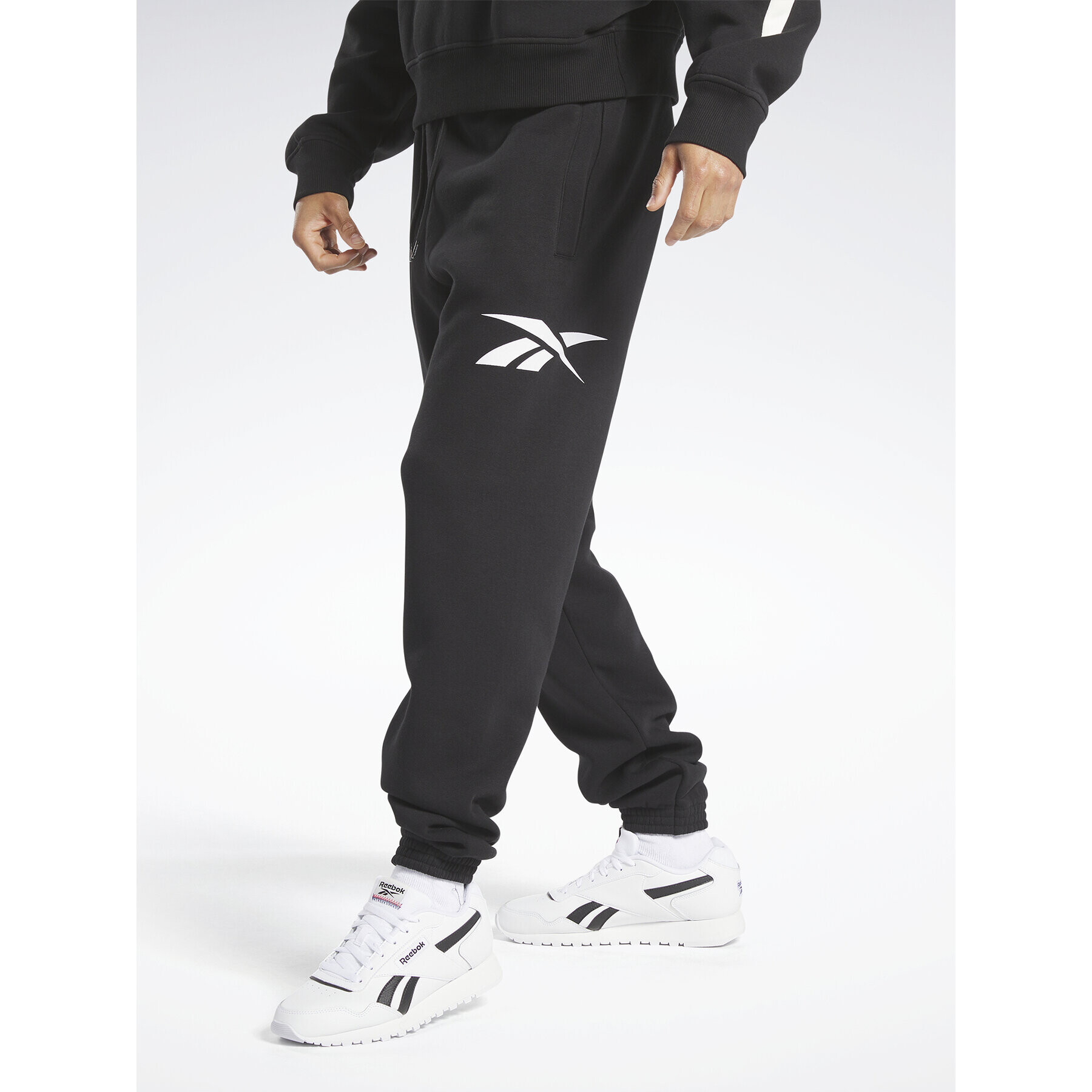 Reebok Долнище анцуг Classics Brand Proud HY7107 Черен Regular Fit - Pepit.bg