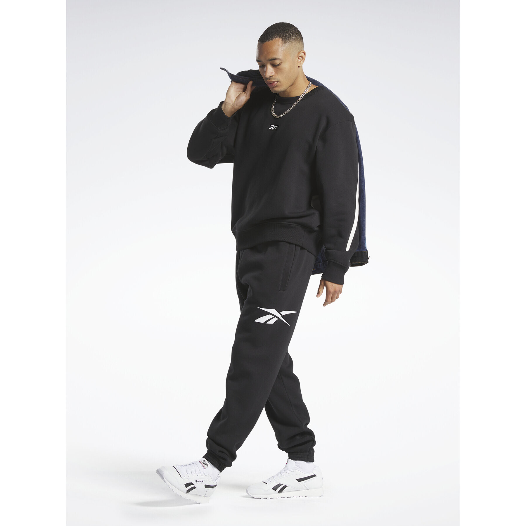 Reebok Долнище анцуг Classics Brand Proud HY7107 Черен Regular Fit - Pepit.bg